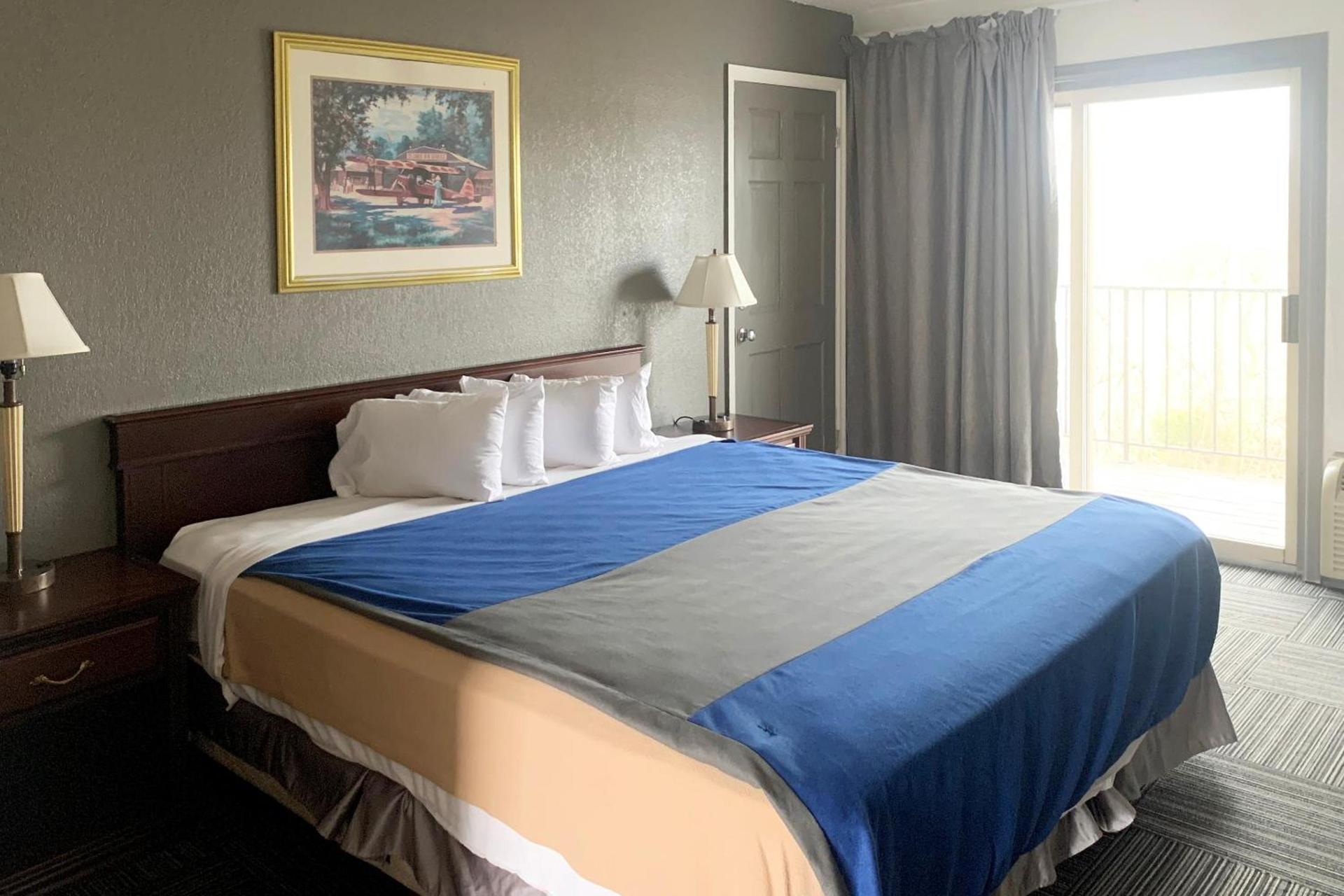 Lakeview Inn photo 17
