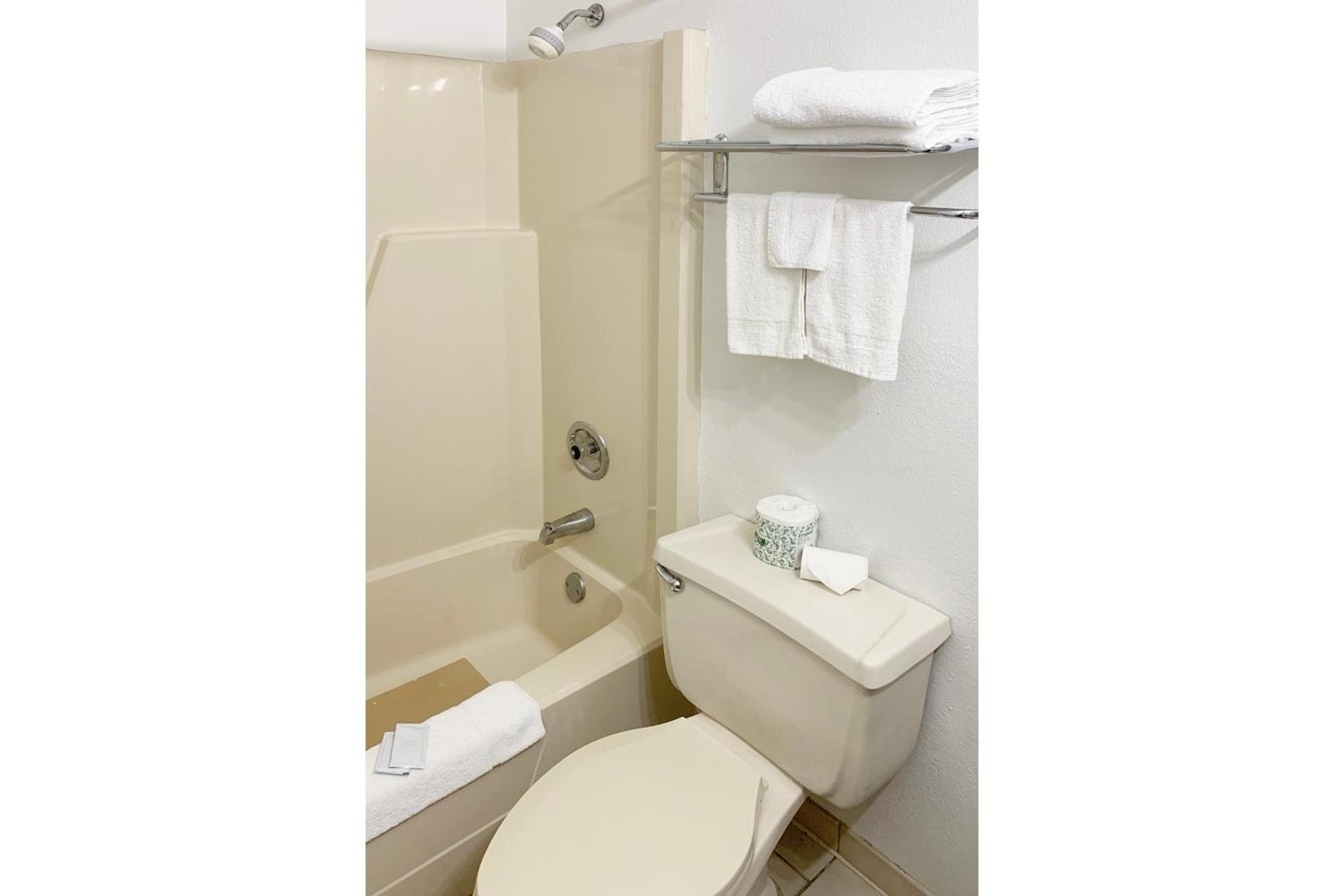 Lakeview Inn photo 42