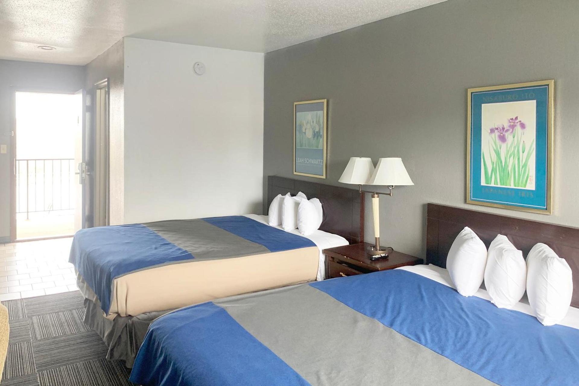 Lakeview Inn photo 46