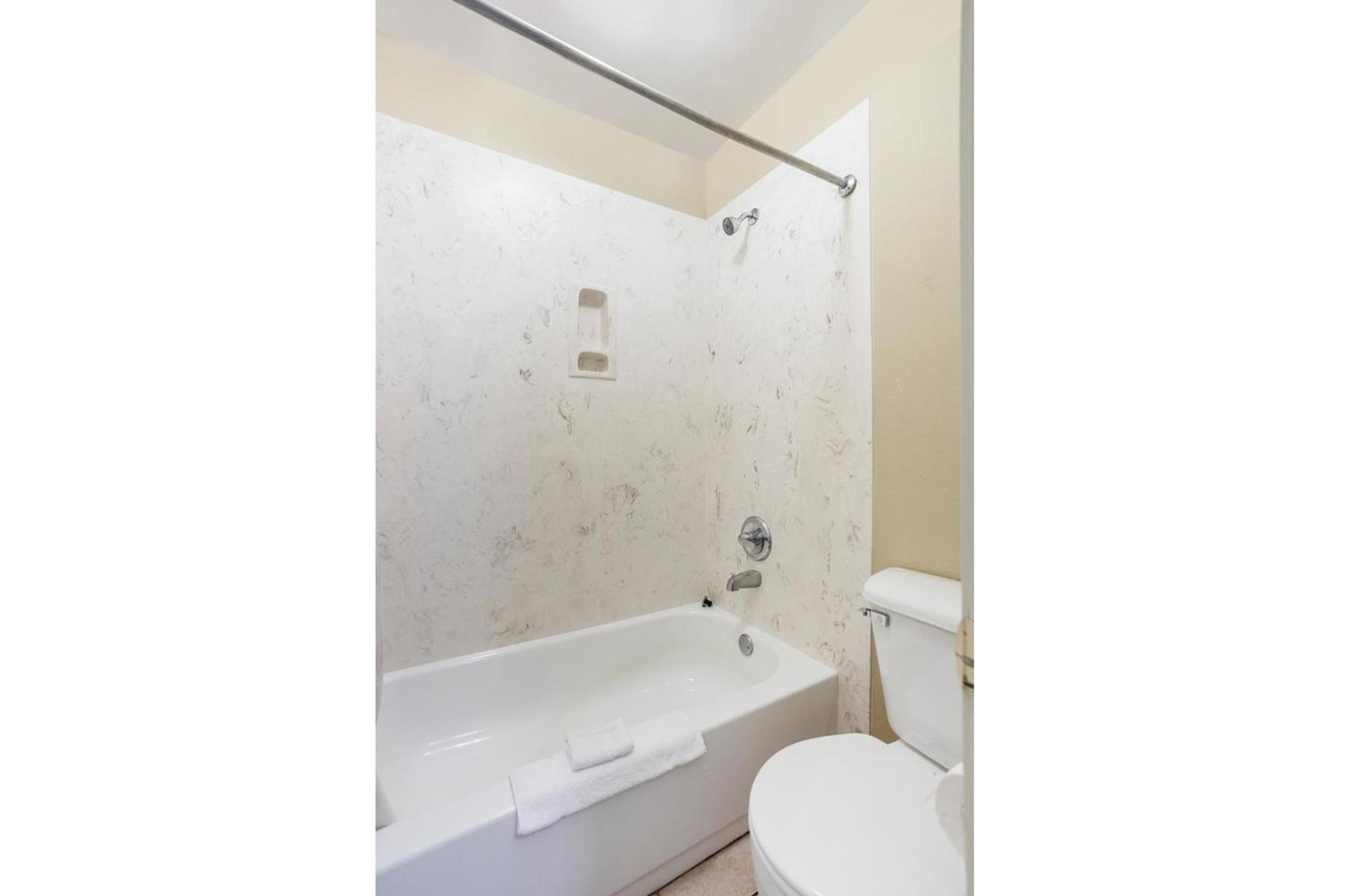 Rodeway Inn photo 66