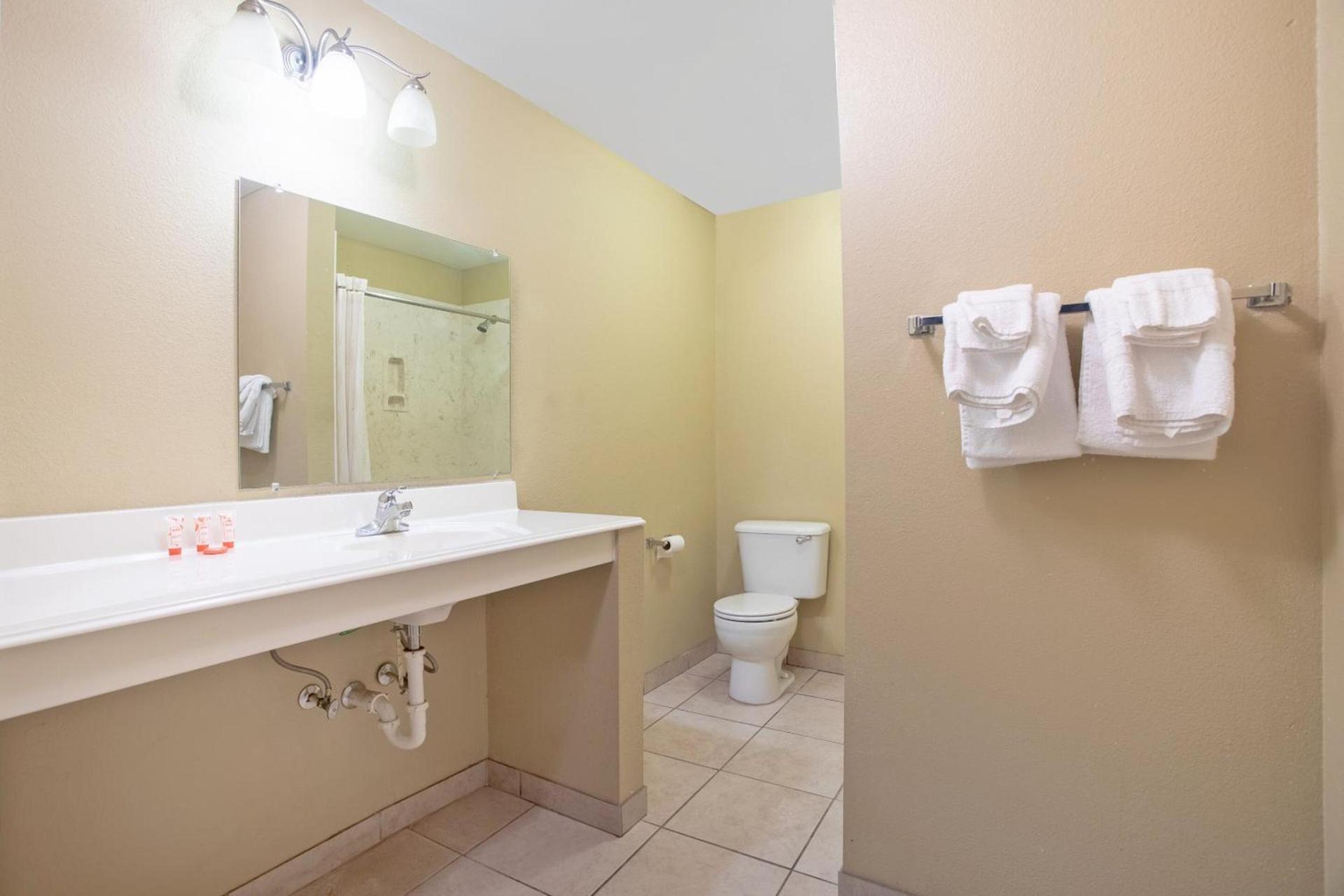 Rodeway Inn photo 49