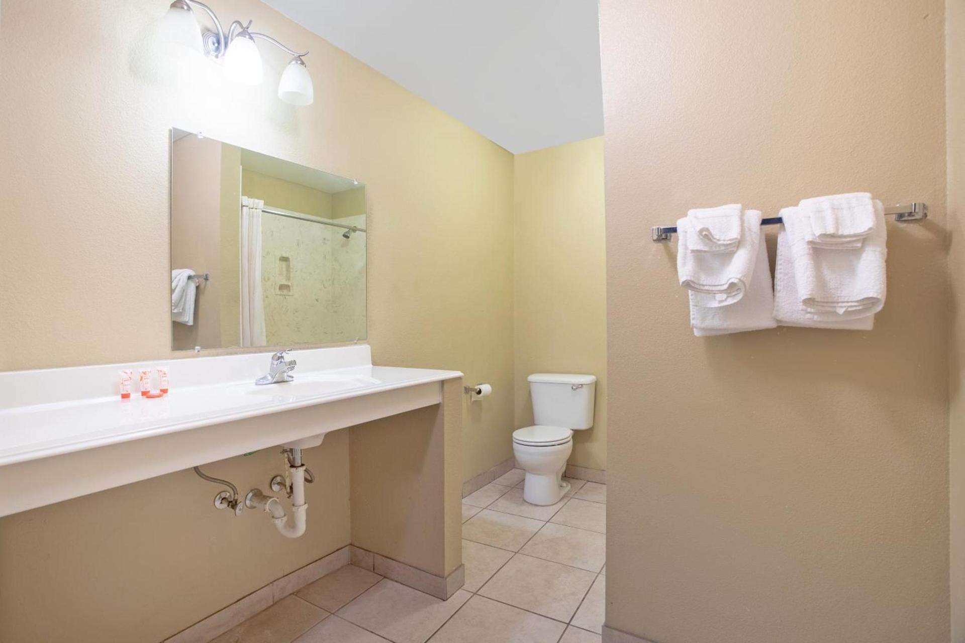 Rodeway Inn photo 42