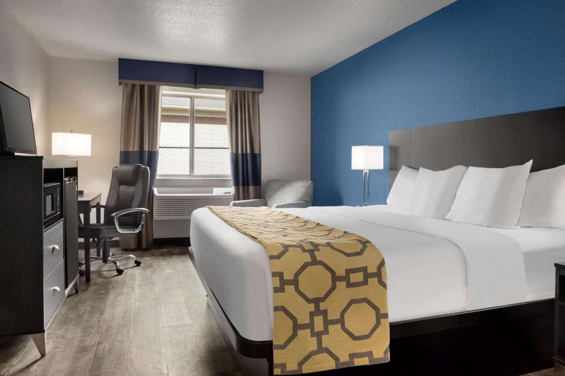 Baymont Toledo Airport Hotel Swanton photo 9