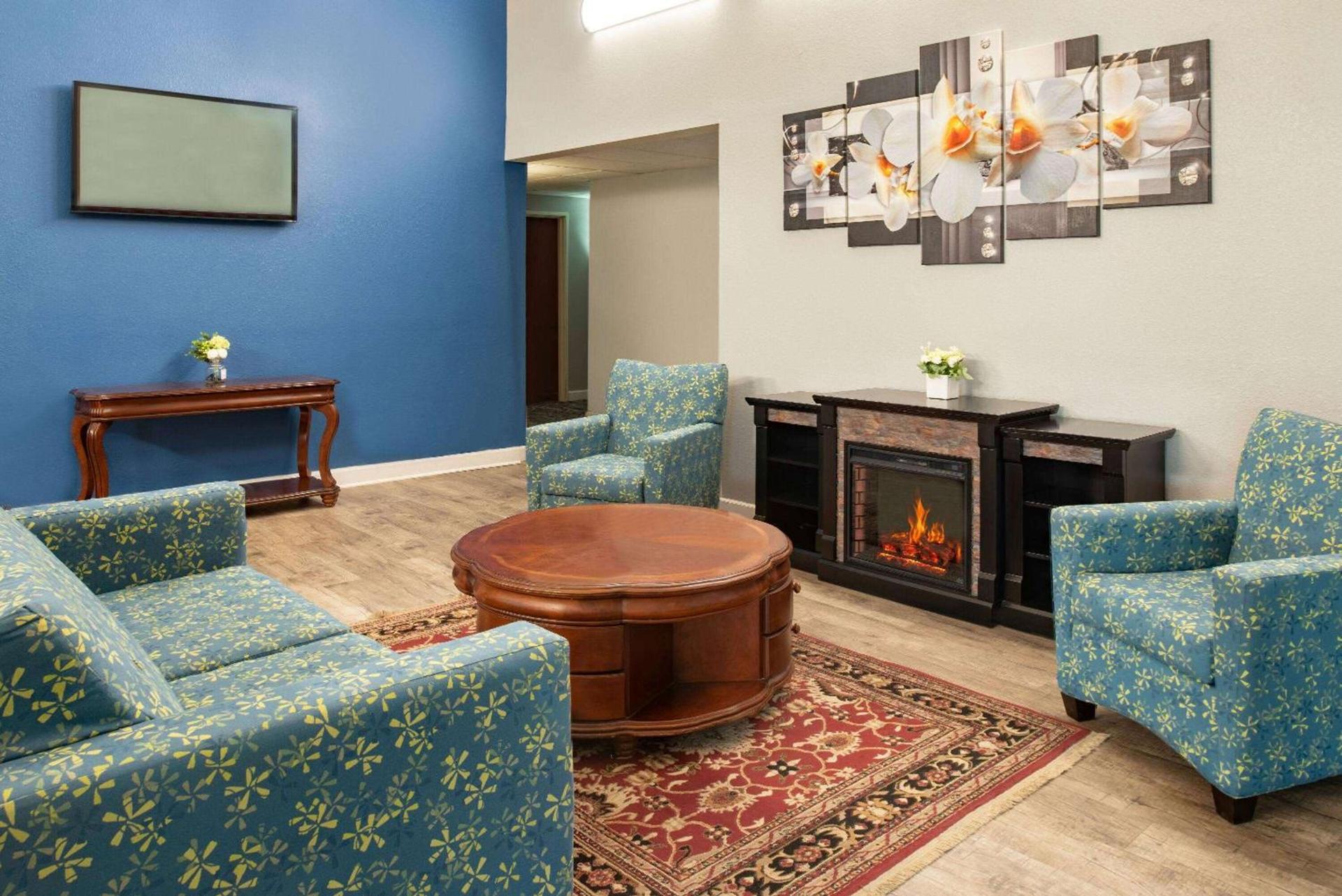 Baymont Toledo Airport Hotel Swanton photo 5