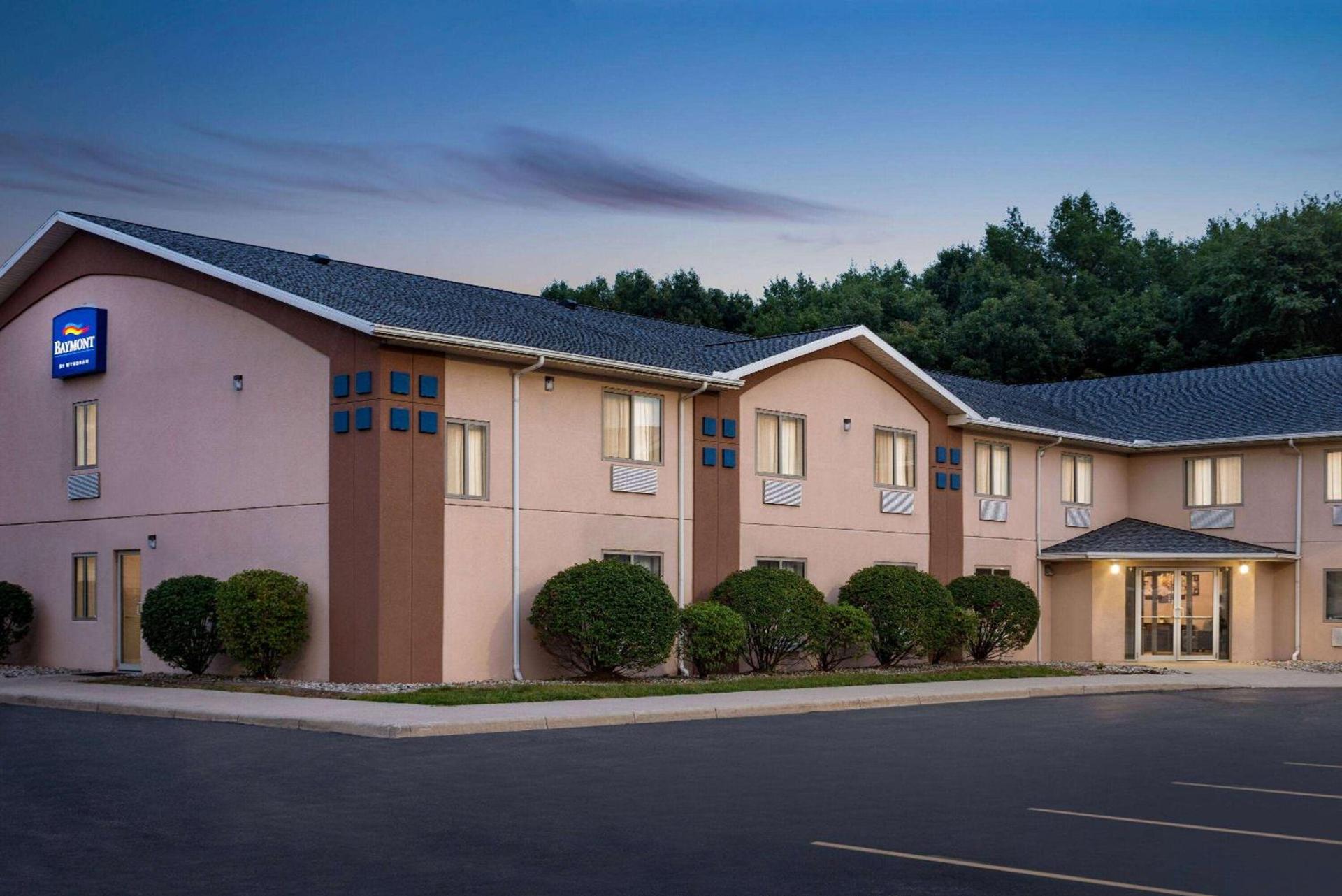 Baymont Toledo Airport Hotel Swanton photo 2