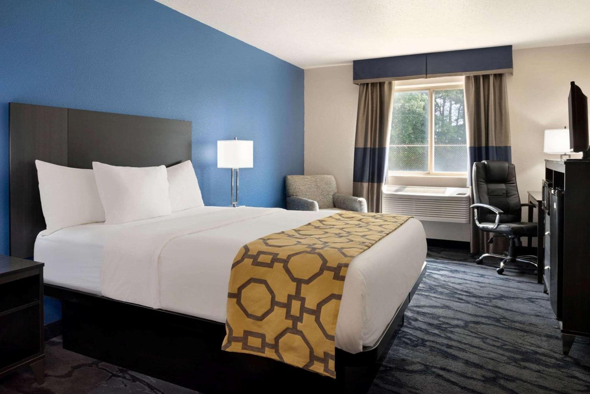 Baymont Toledo Airport Hotel Swanton photo 11
