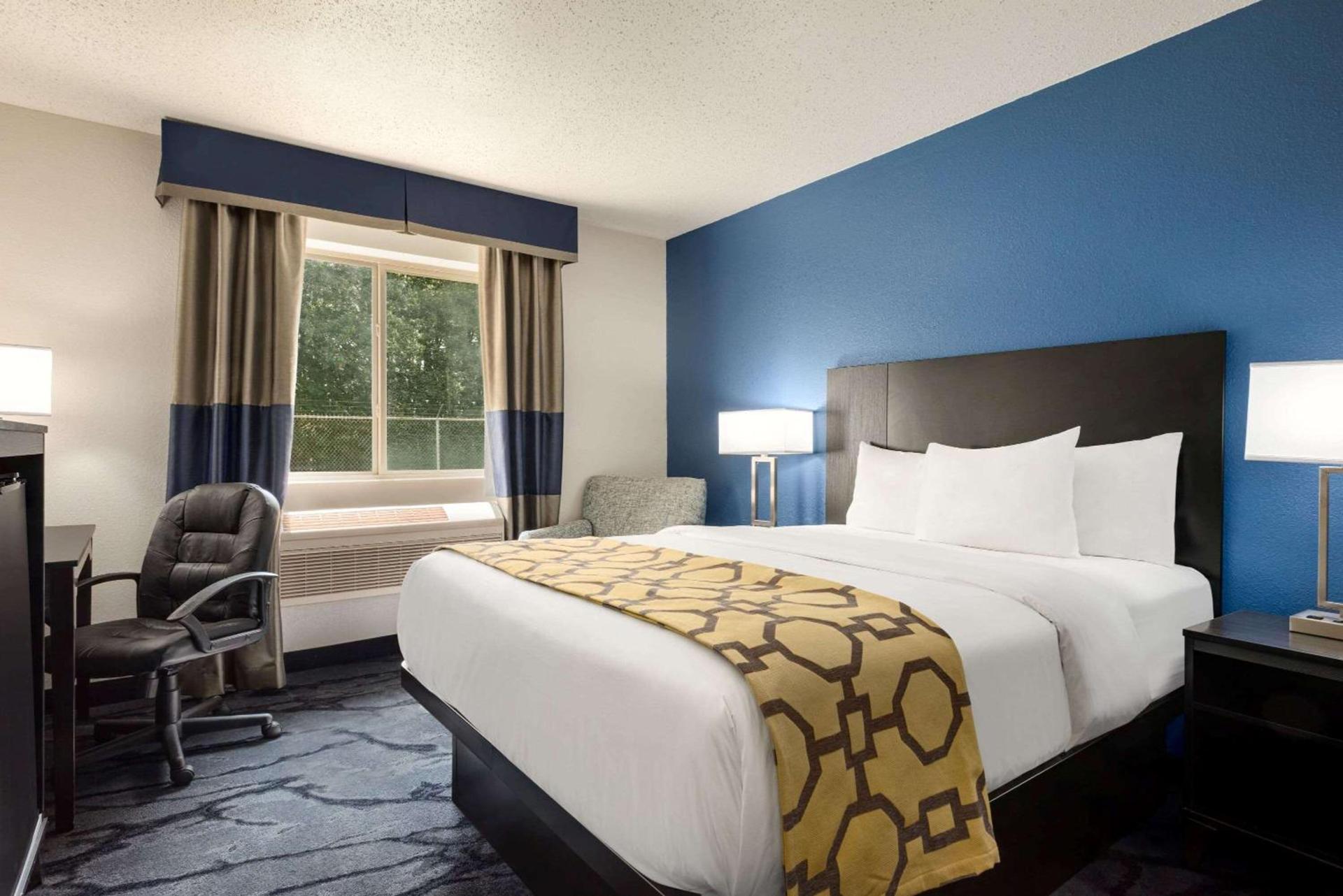 Baymont Toledo Airport Hotel Swanton photo 16