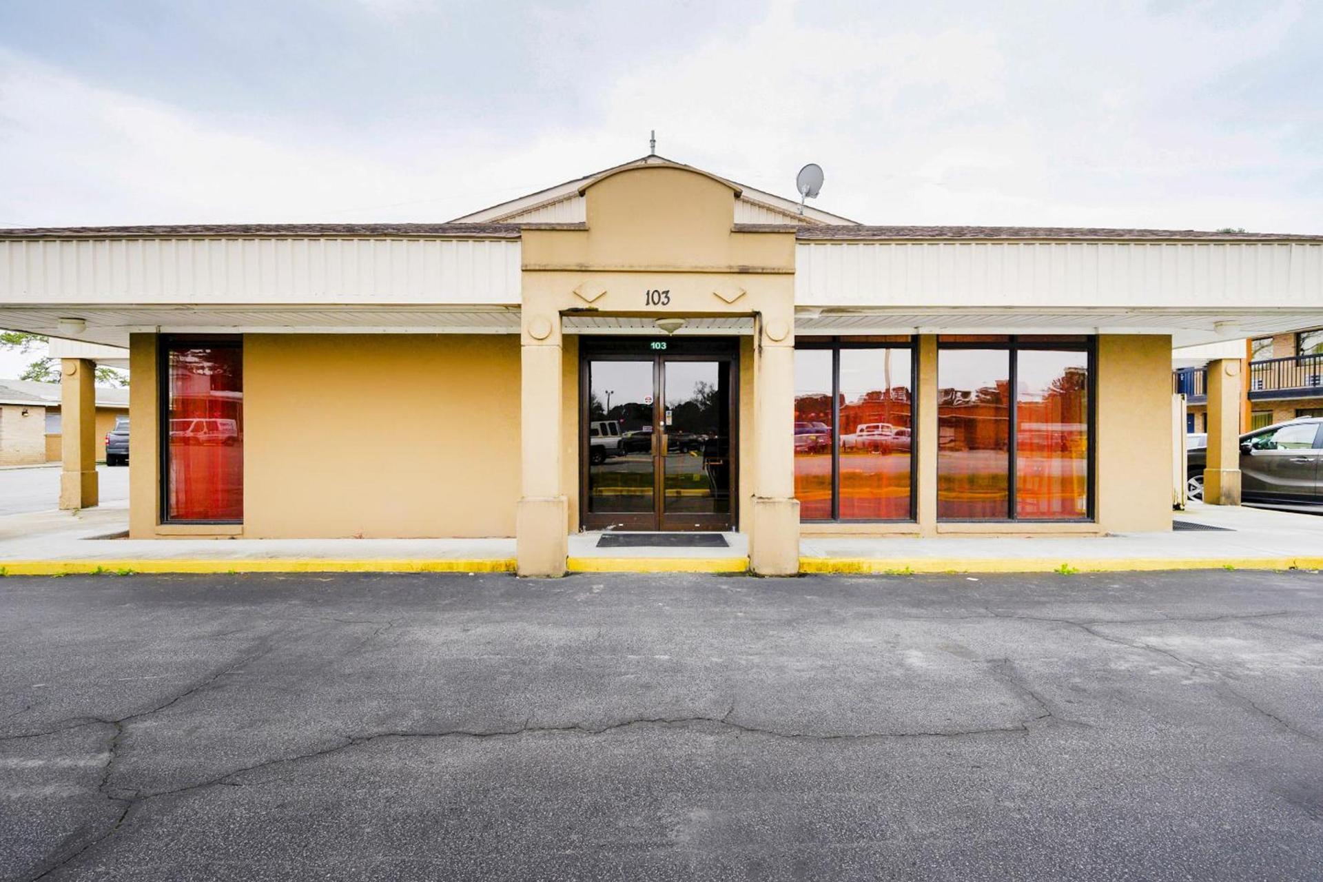 OYO Hotel Williamston photo 37
