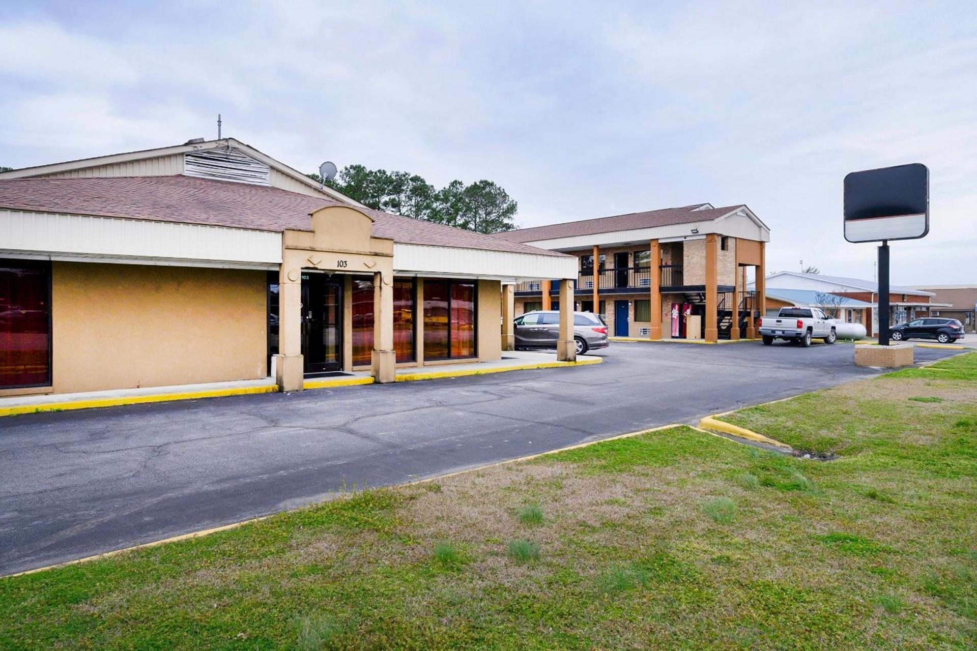 OYO Hotel Williamston photo 35