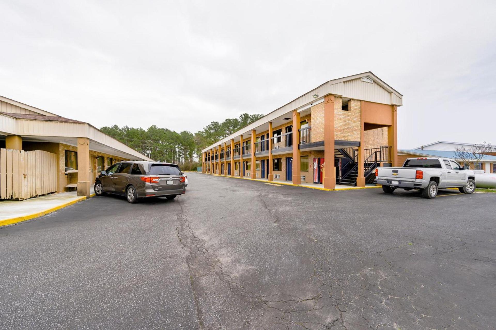 OYO Hotel Williamston photo 34