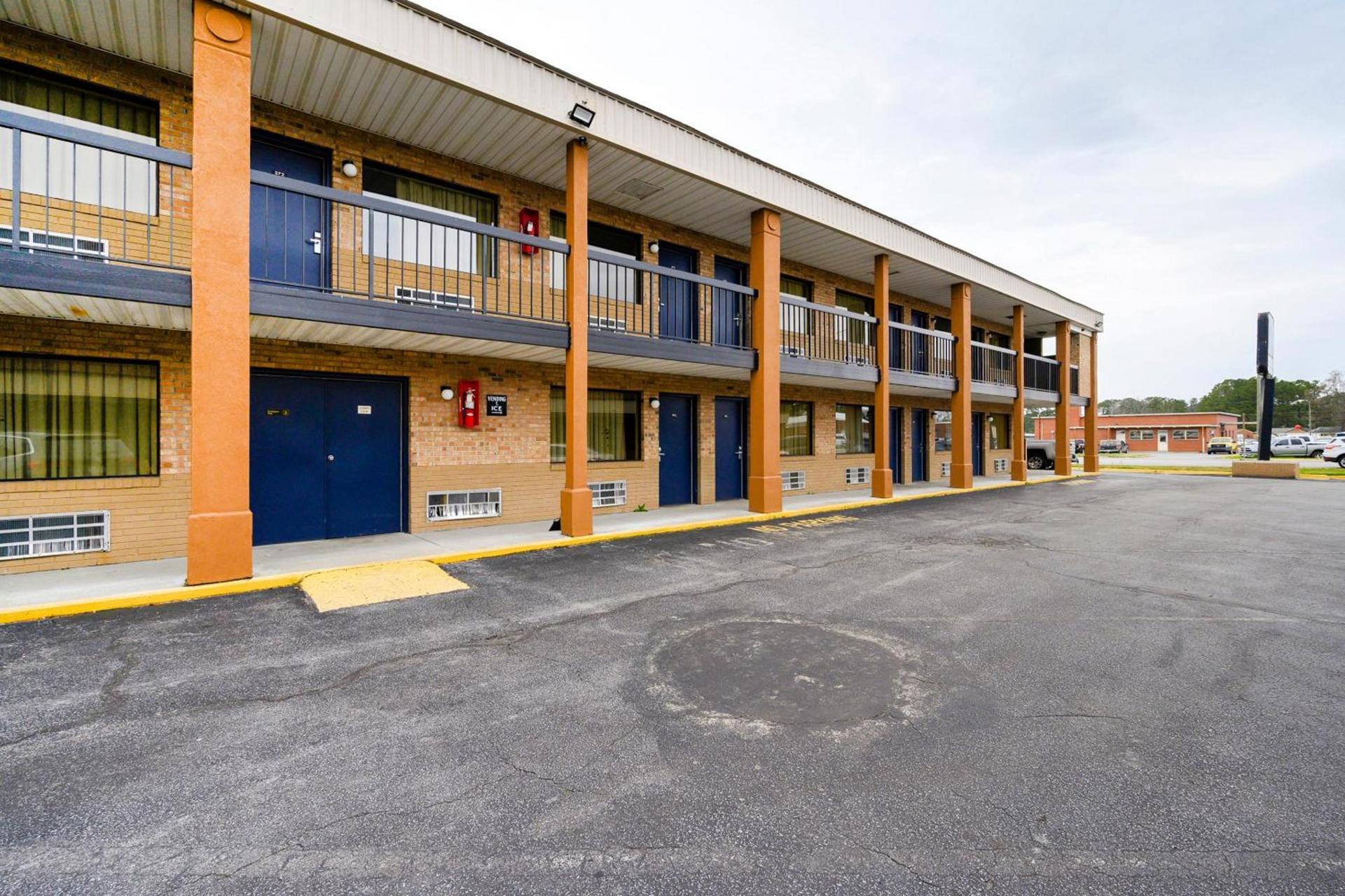 OYO Hotel Williamston photo 32