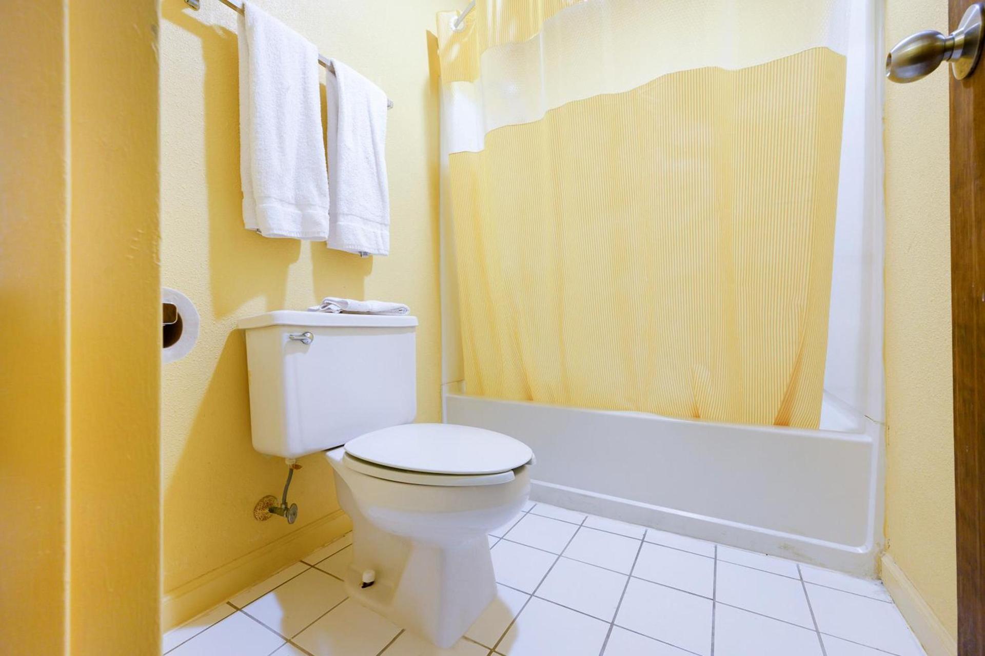 OYO Hotel Williamston photo 25