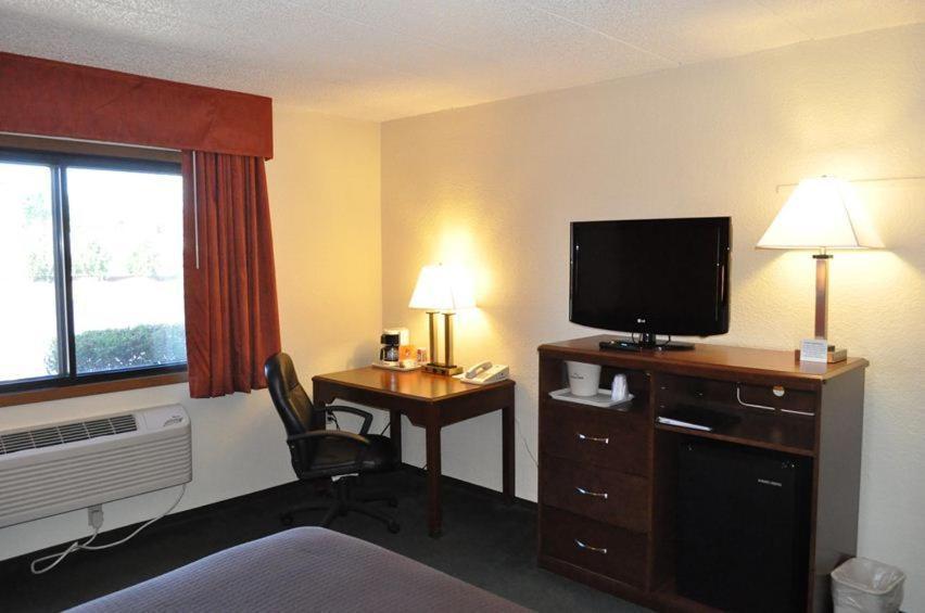 AmericInn by Wyndham Plymouth photo 21