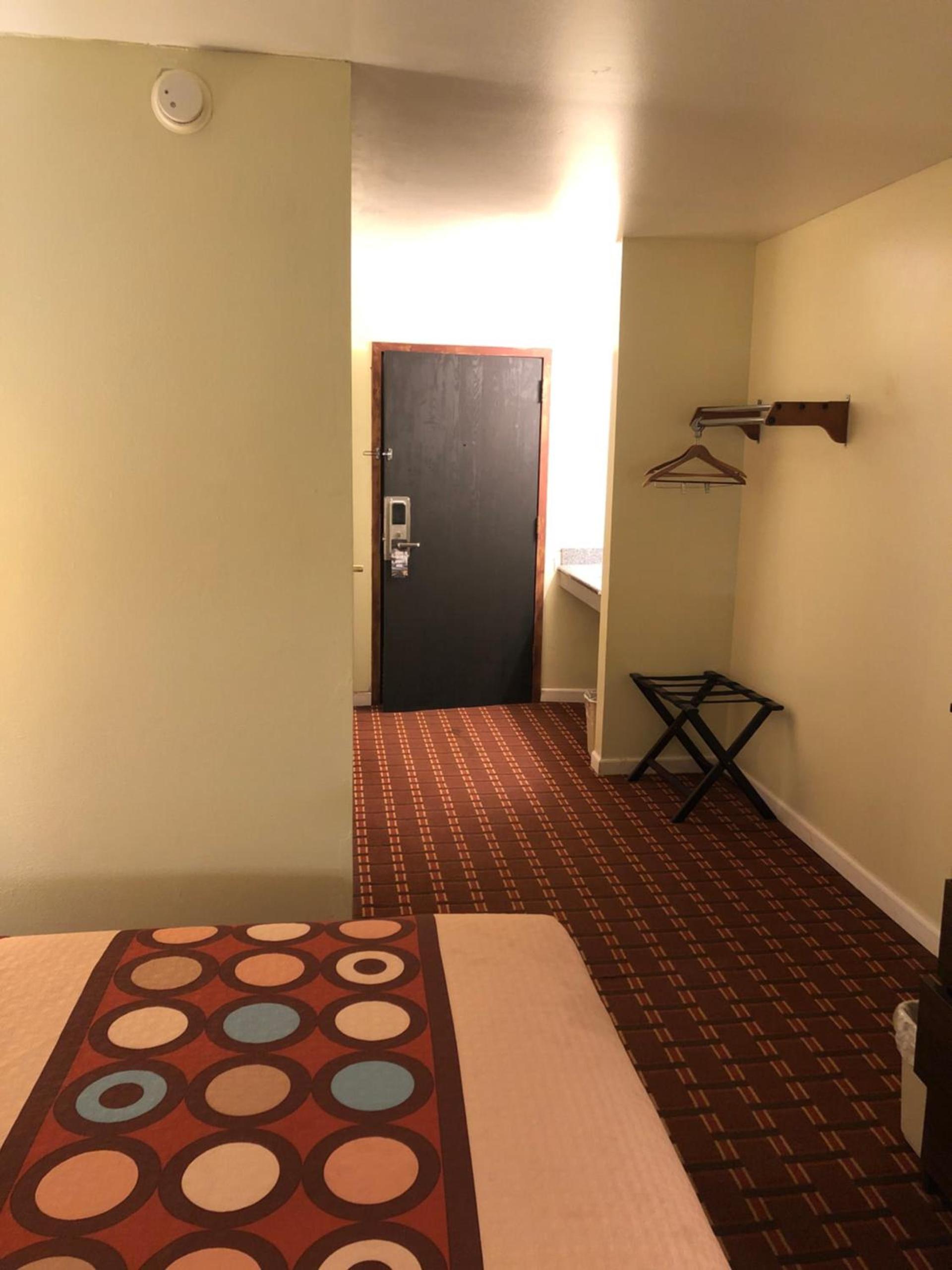 Super 8 by Wyndham Plover Stevens Point Area photo 6