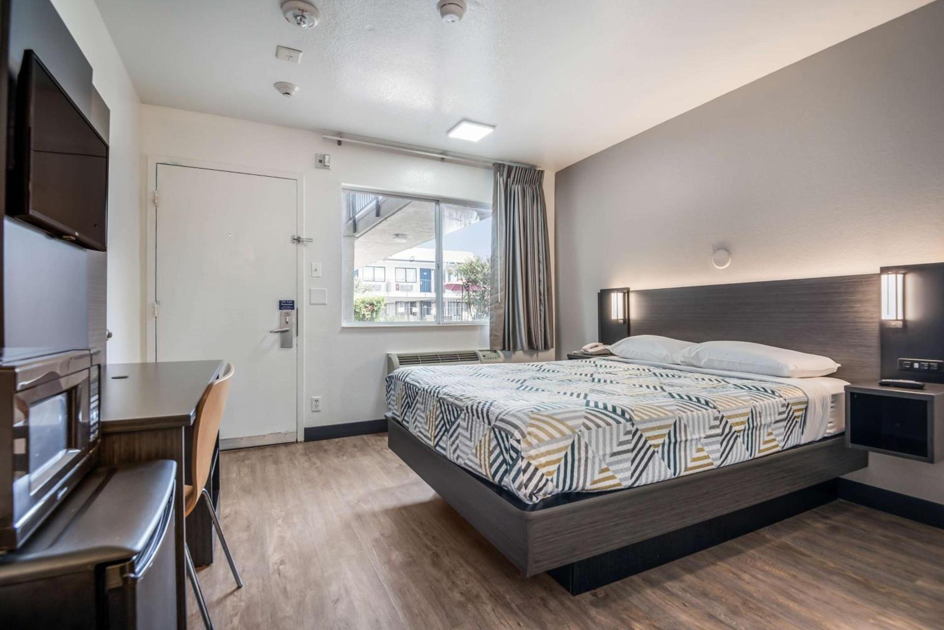 Motel 6-College Station, TX - Bryan photo 11