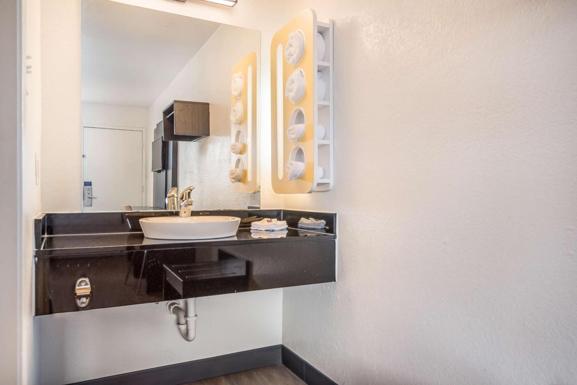 Motel 6-College Station, TX - Bryan photo 29