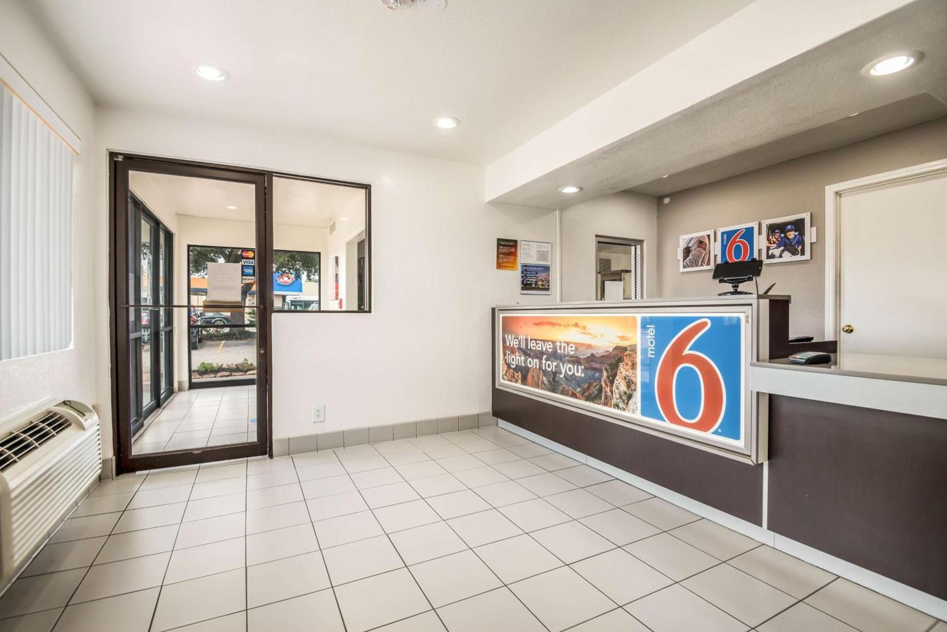 Motel 6-College Station, TX - Bryan photo 33