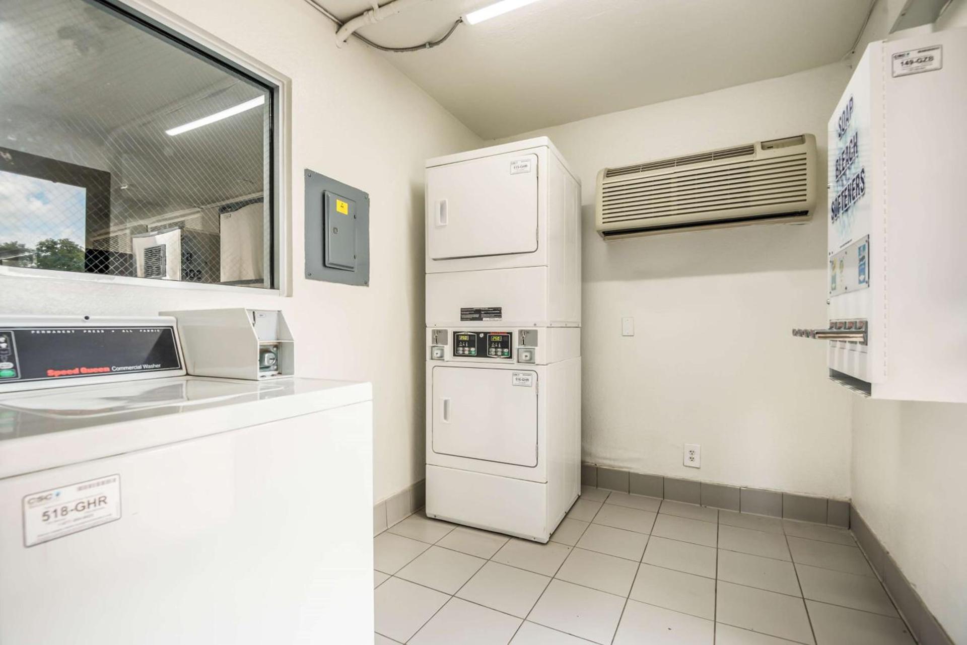 Motel 6-College Station, TX - Bryan photo 36