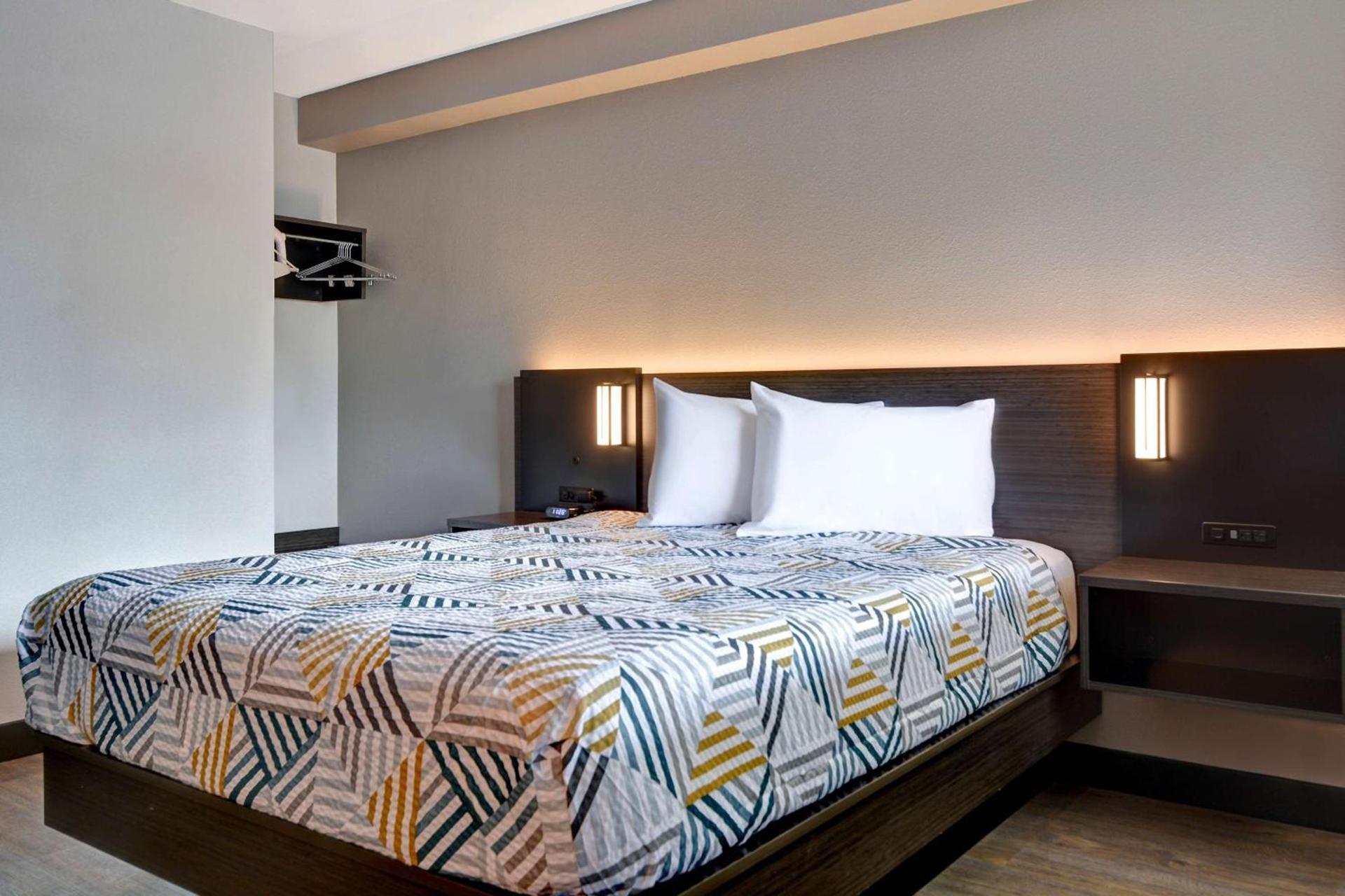 Studio 6 Extended Stay - Jacksonville, FL - Baymeadows photo 16