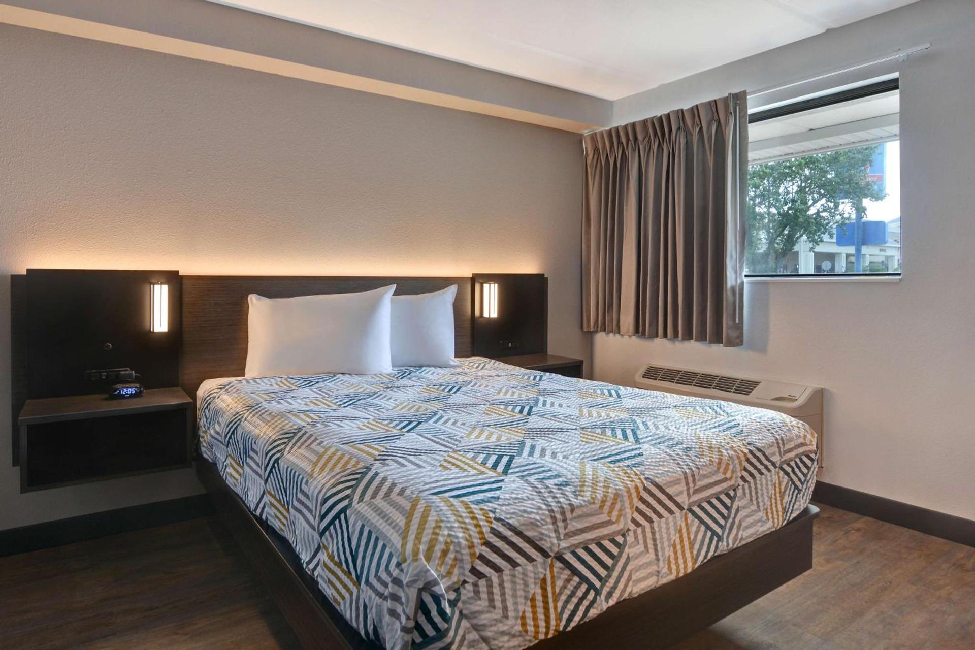 Studio 6 Extended Stay - Jacksonville, FL - Baymeadows photo 17