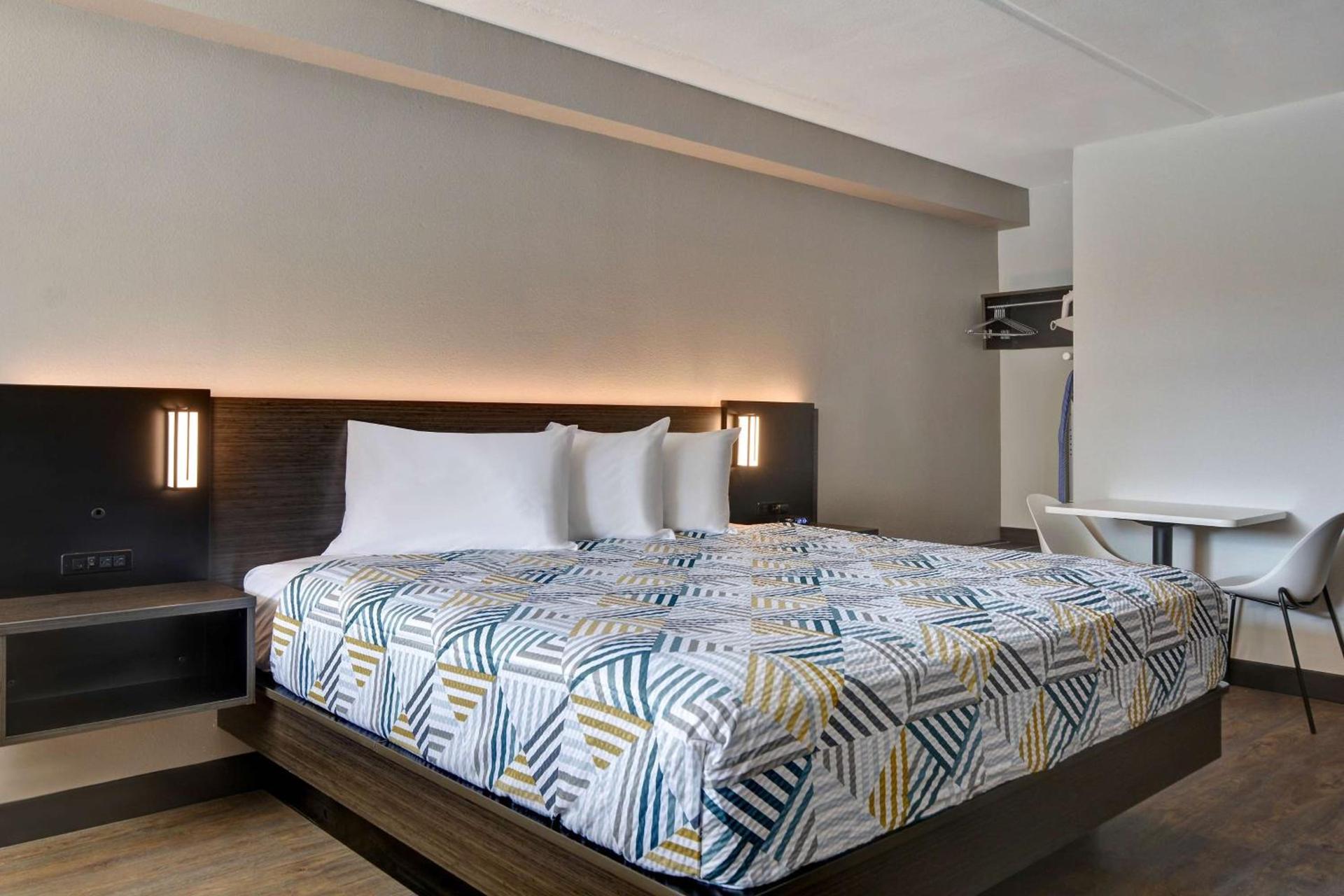 Studio 6 Extended Stay - Jacksonville, FL - Baymeadows photo 19