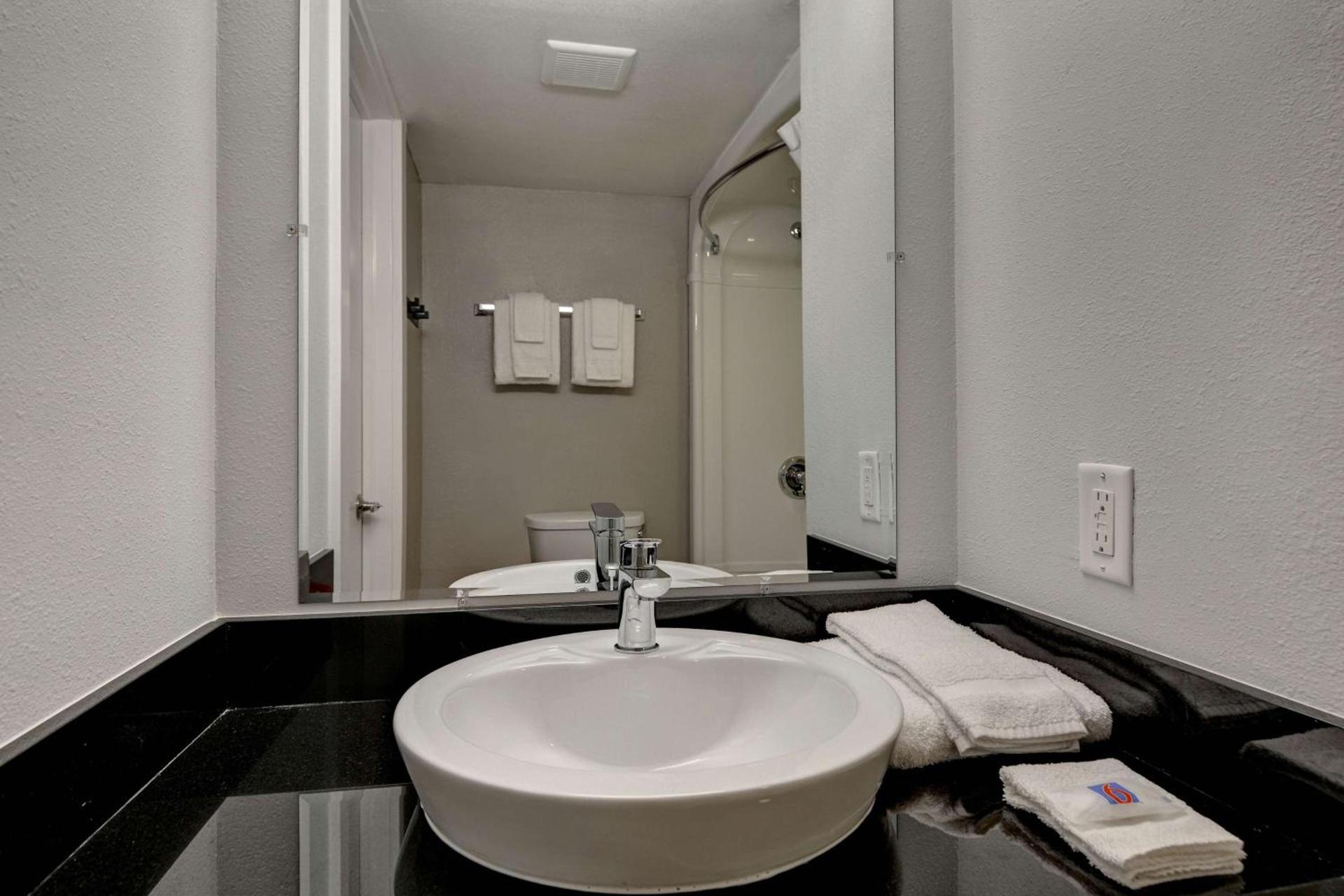 Studio 6 Extended Stay - Jacksonville, FL - Baymeadows photo 23