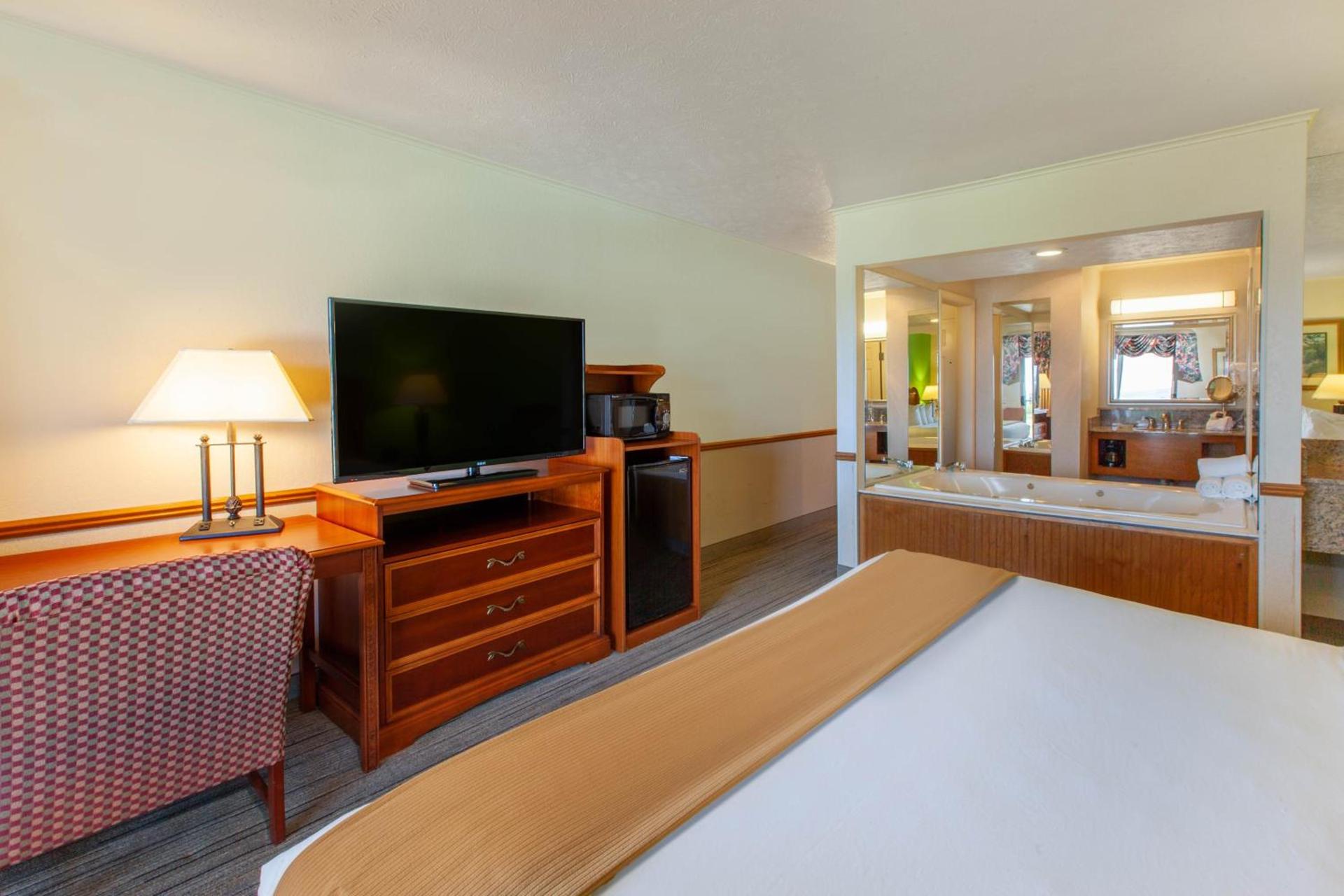 Apple Tree Inn; SureStay Collection by Best Western photo 7