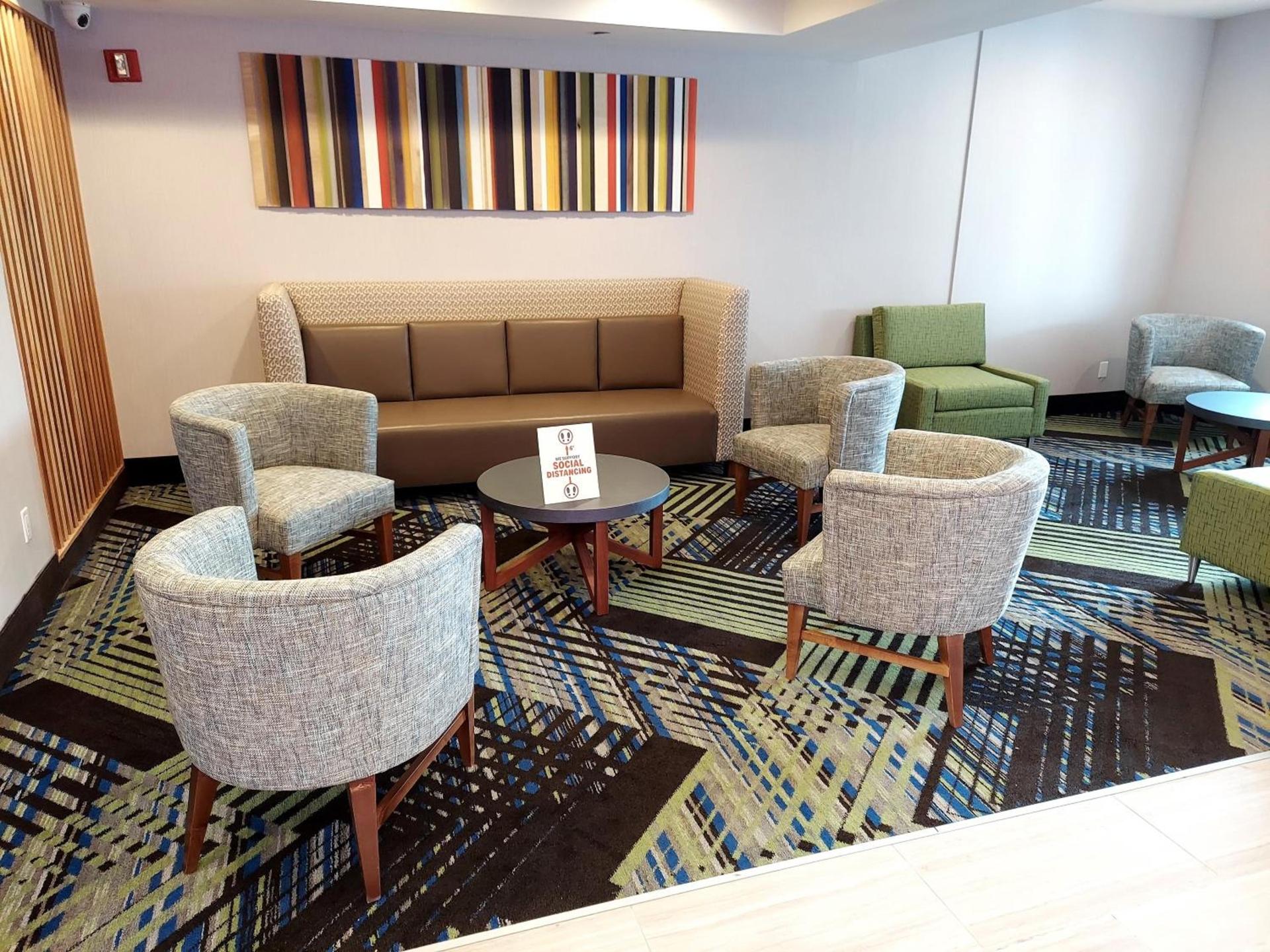 Holiday Inn Express Maspeth by IHG photo 6