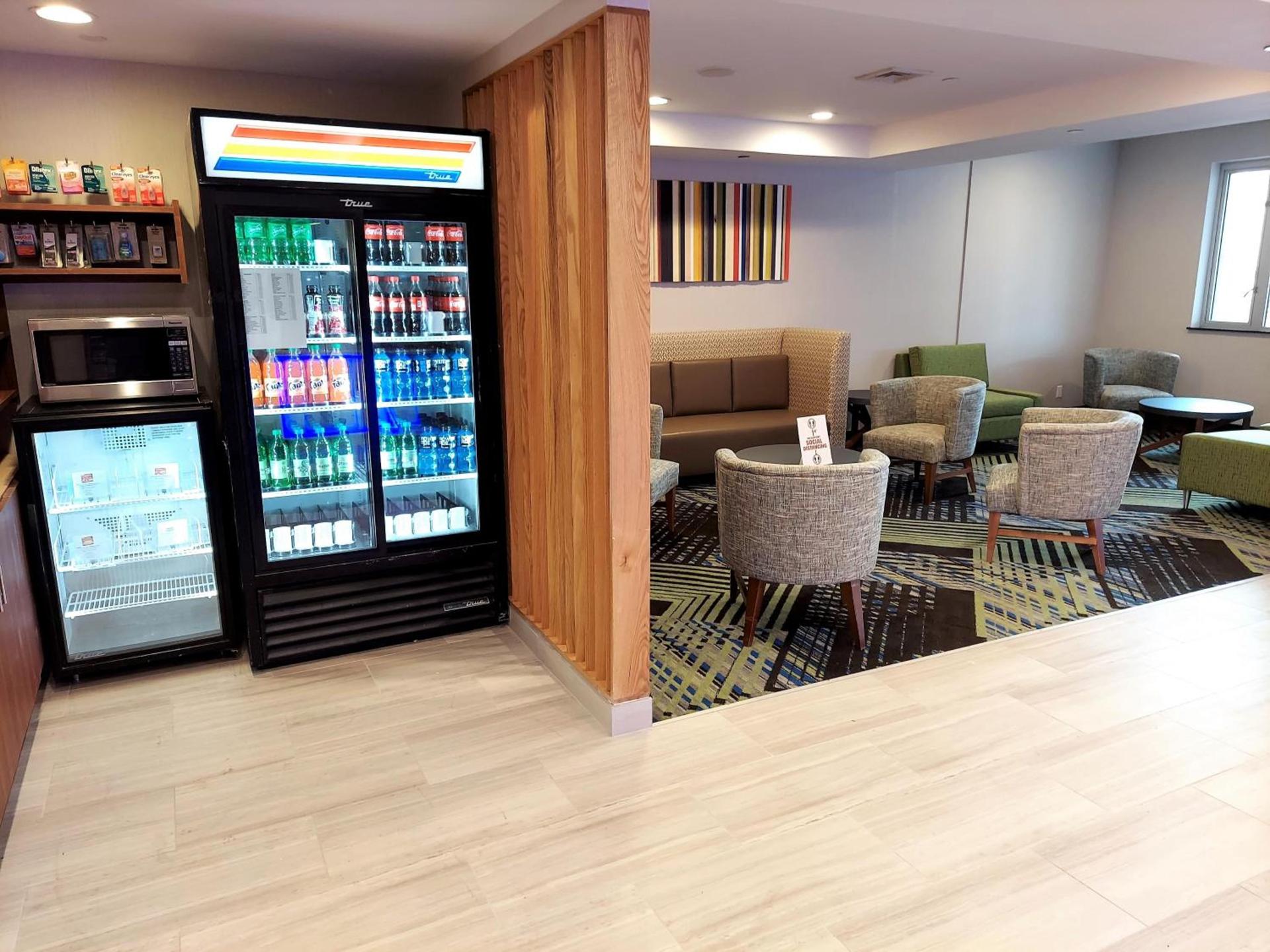 Holiday Inn Express Maspeth by IHG photo 7