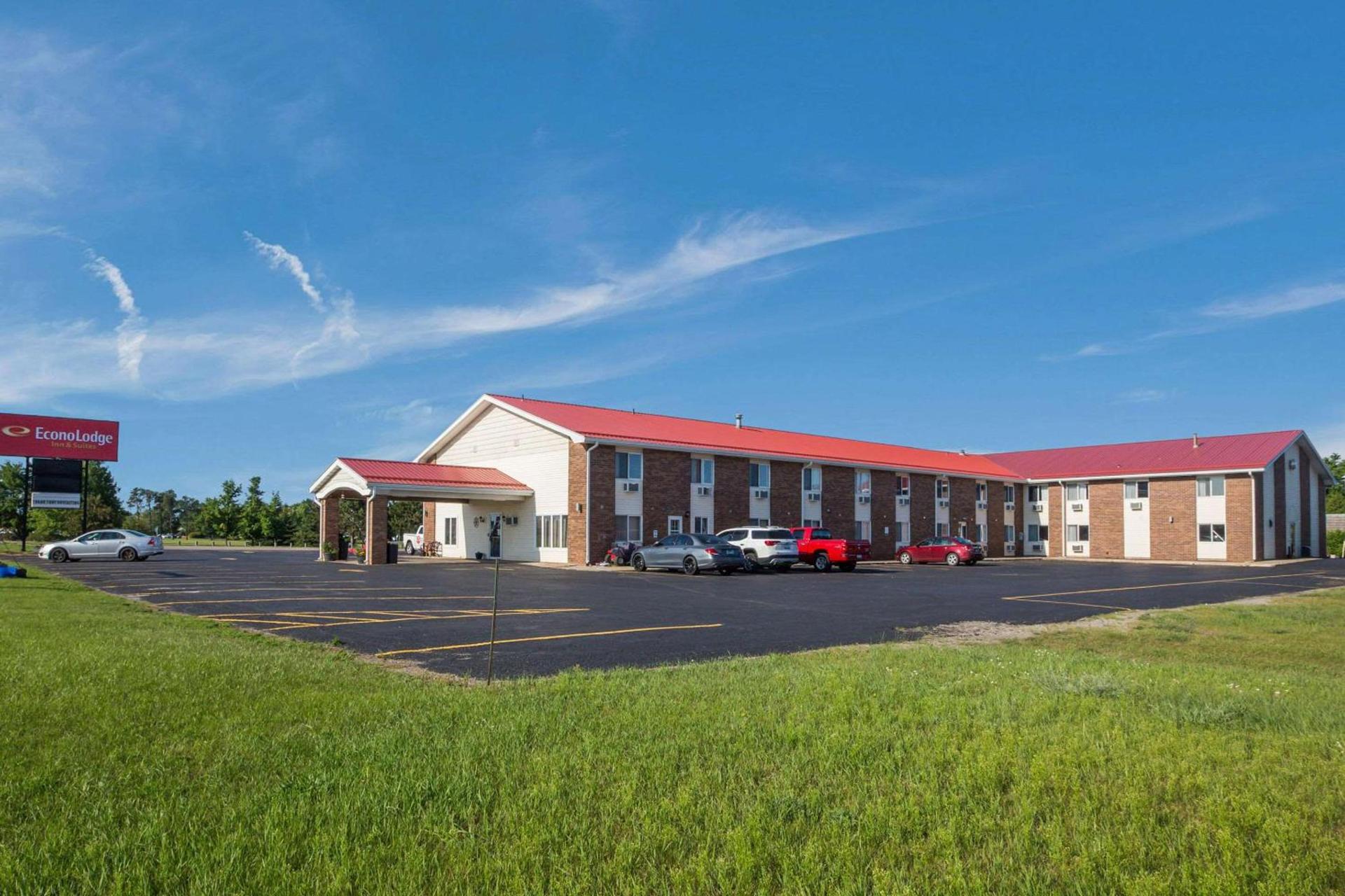 Econo Lodge Inn & Suites Escanaba North photo 3