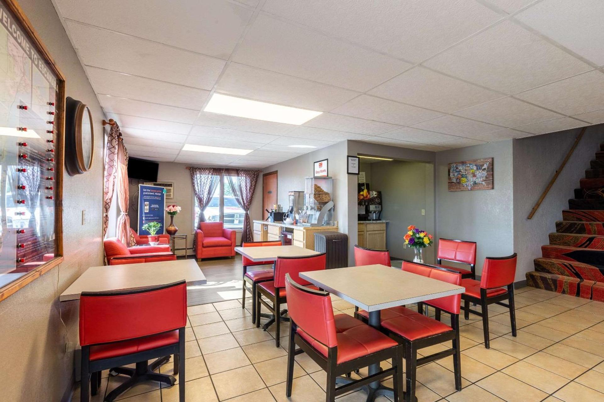 Econo Lodge Inn & Suites Escanaba North photo 6
