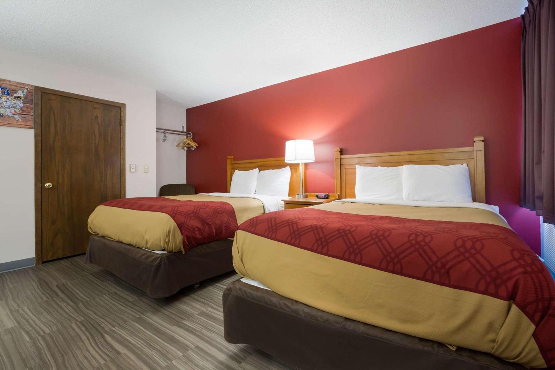 Econo Lodge Inn & Suites Escanaba North photo 11