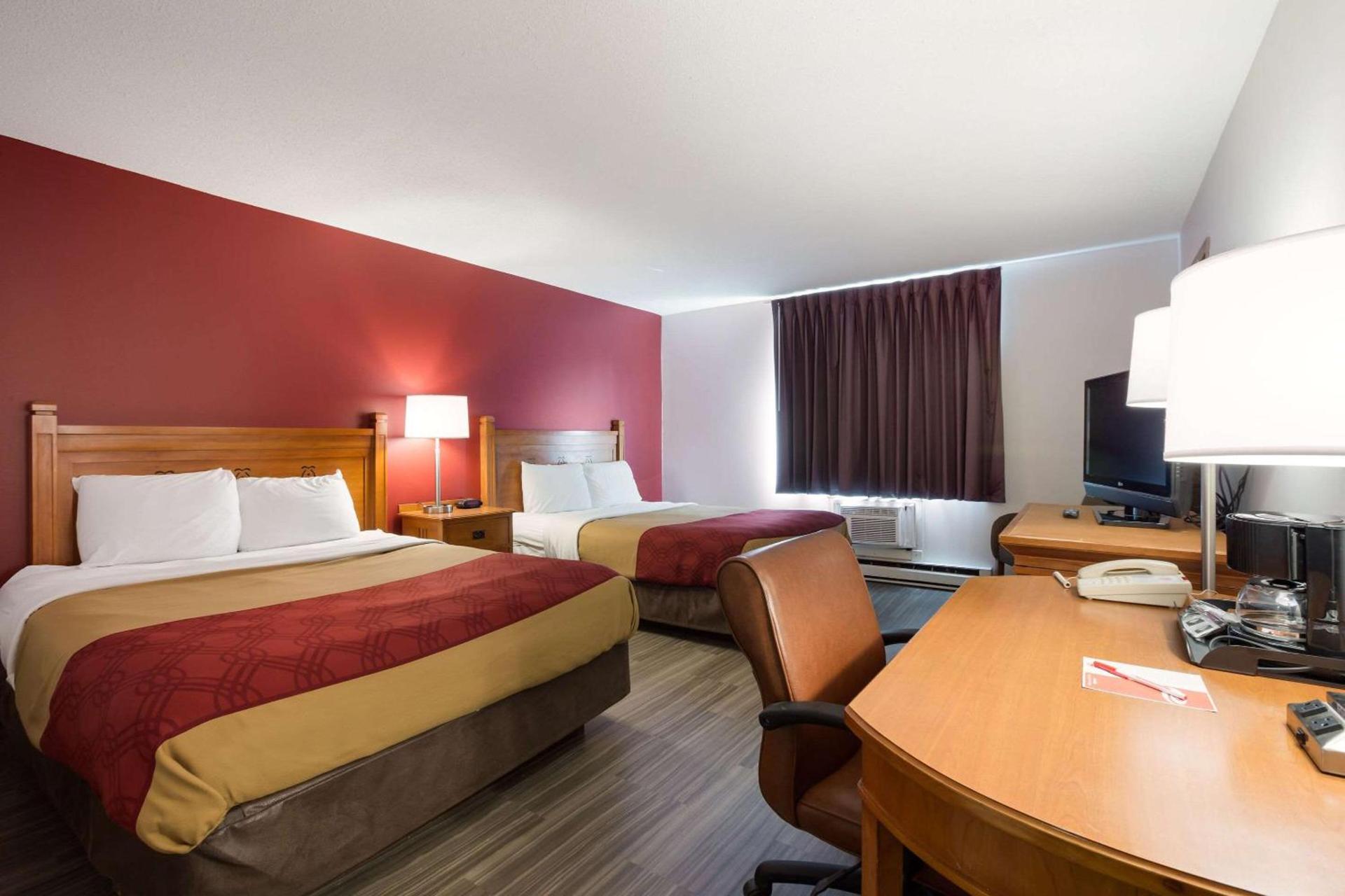 Econo Lodge Inn & Suites Escanaba North photo 22