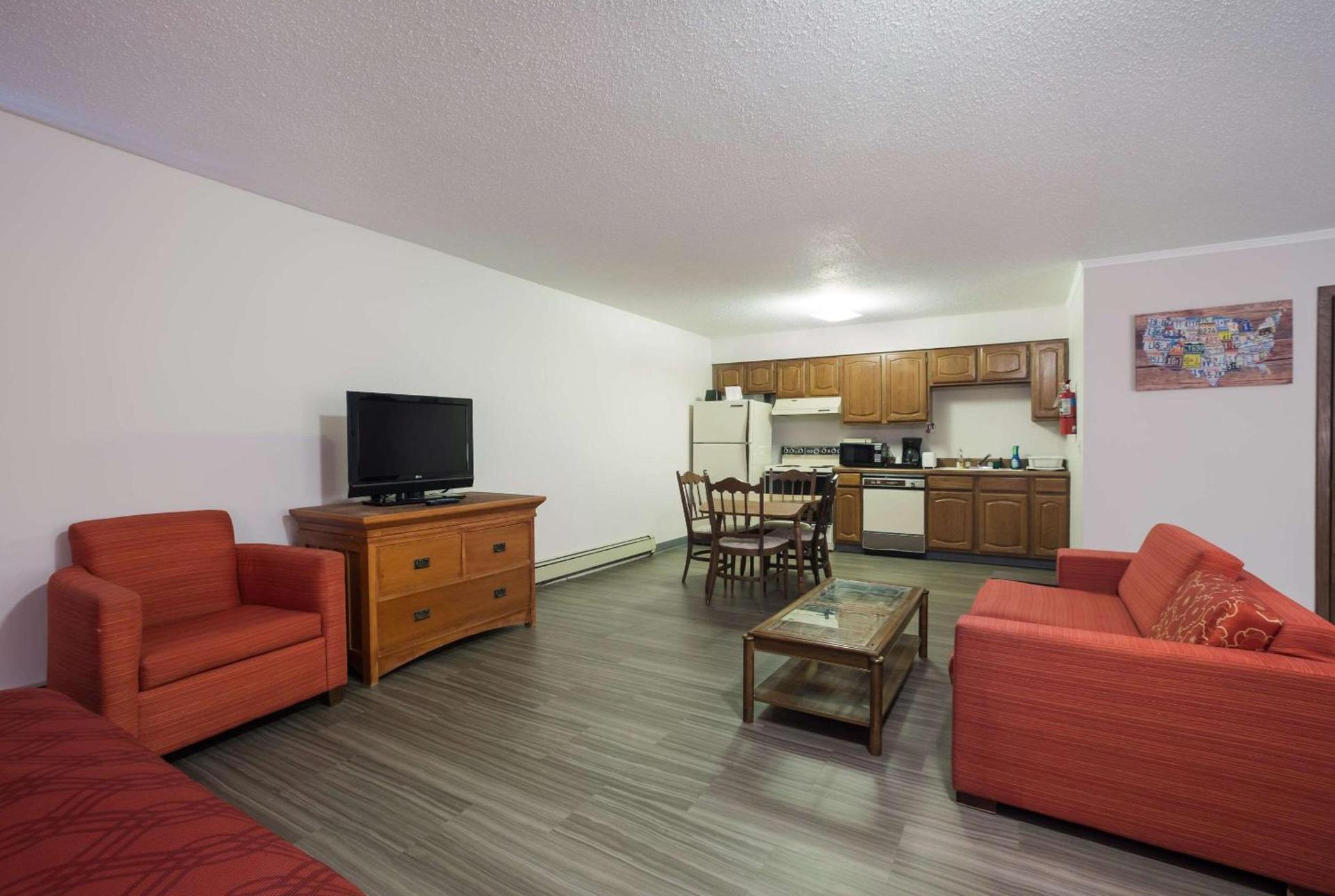 Econo Lodge Inn & Suites Escanaba North photo 27