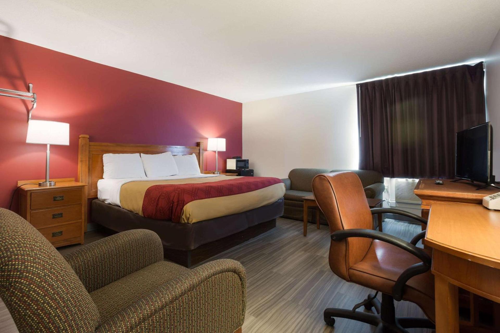 Econo Lodge Inn & Suites Escanaba North photo 30