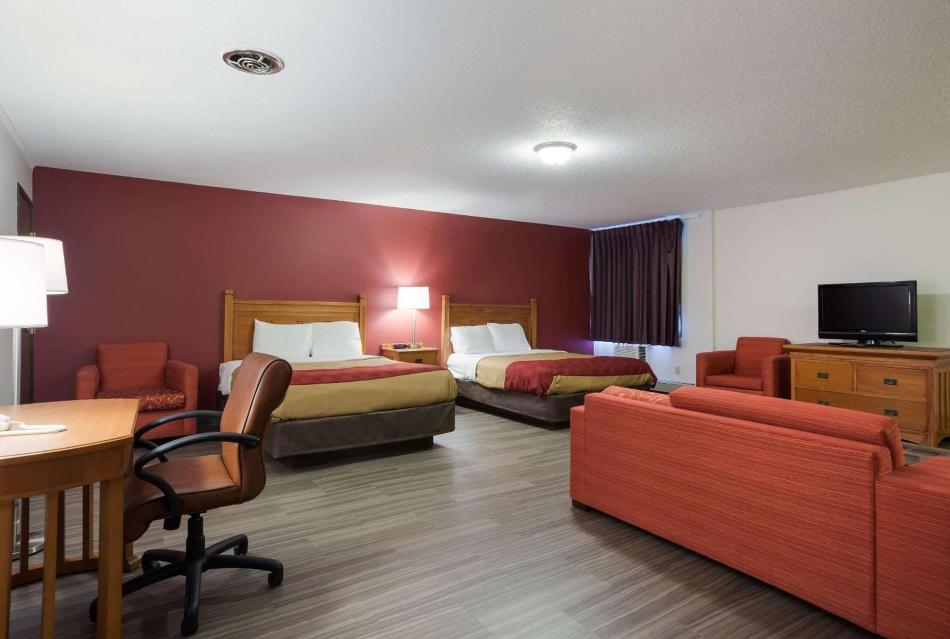 Econo Lodge Inn & Suites Escanaba North photo 29