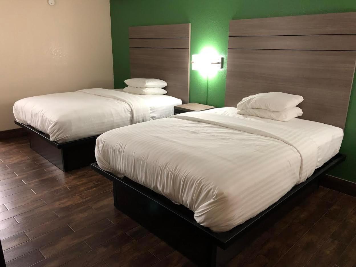 Travelers Inn and Suites Wharton photo 6