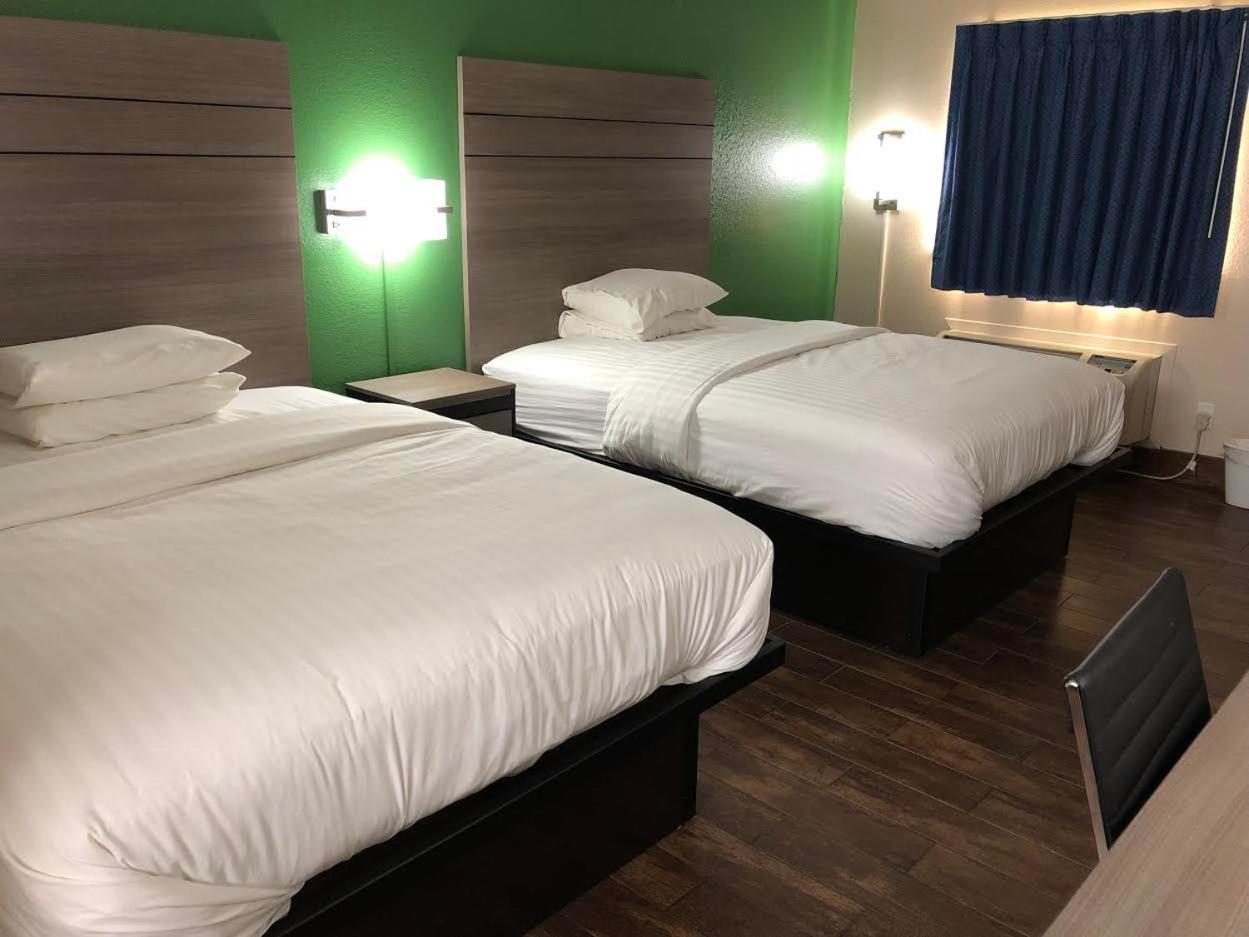 Travelers Inn and Suites Wharton photo 2