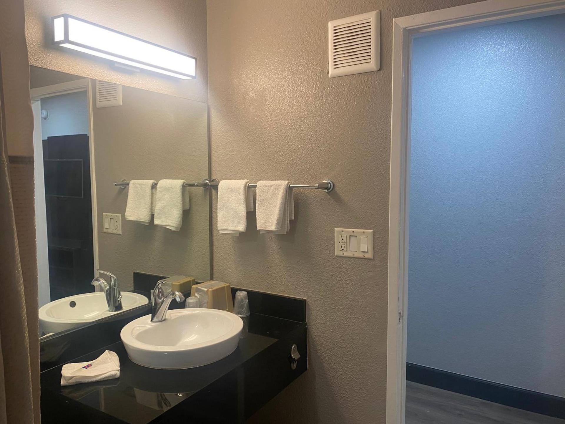 Motel 6-San Bernardino, CA - South photo 35