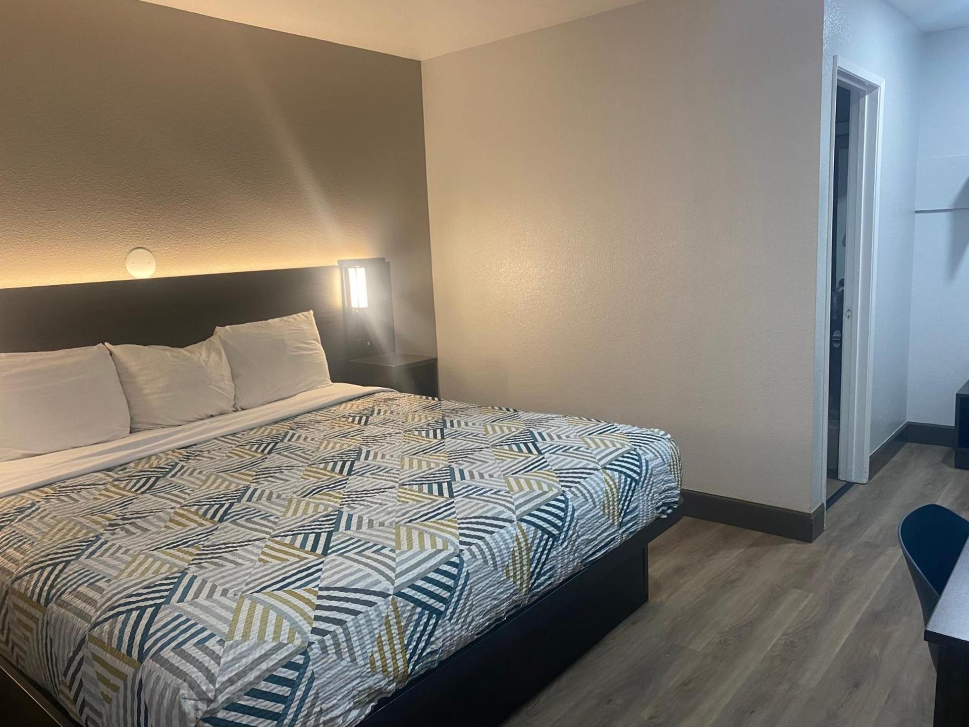 Motel 6-San Bernardino, CA - South photo 37