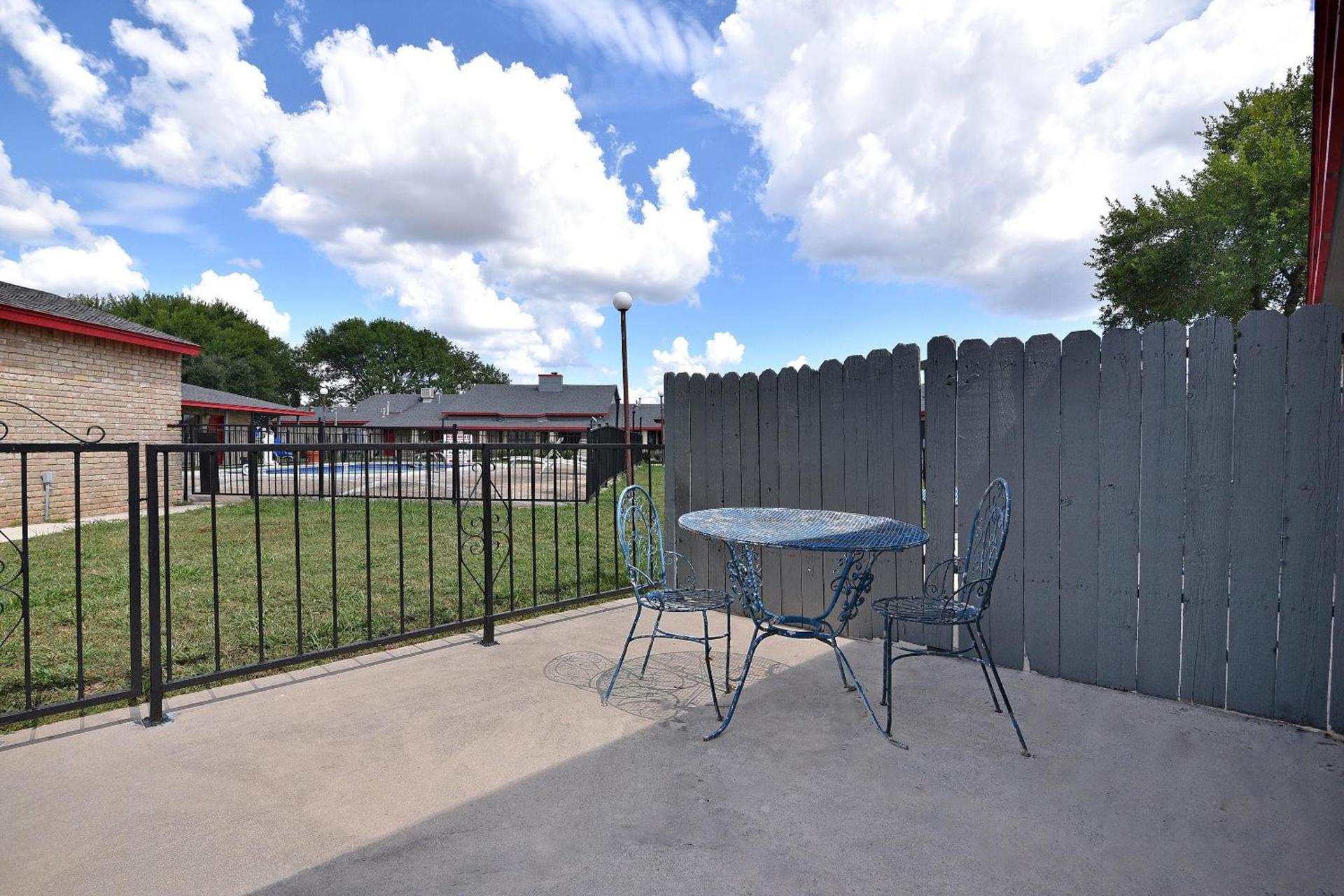 Americas Best Value Inn Lockhart TX photo 21