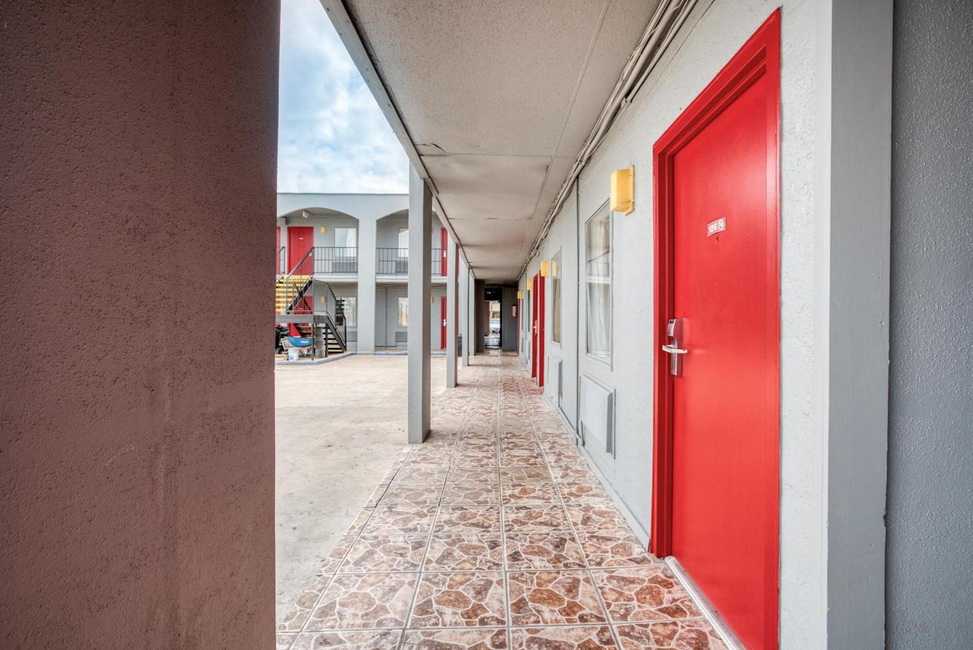 OYO Hotel San Antonio Lackland Air Force Base West photo 60