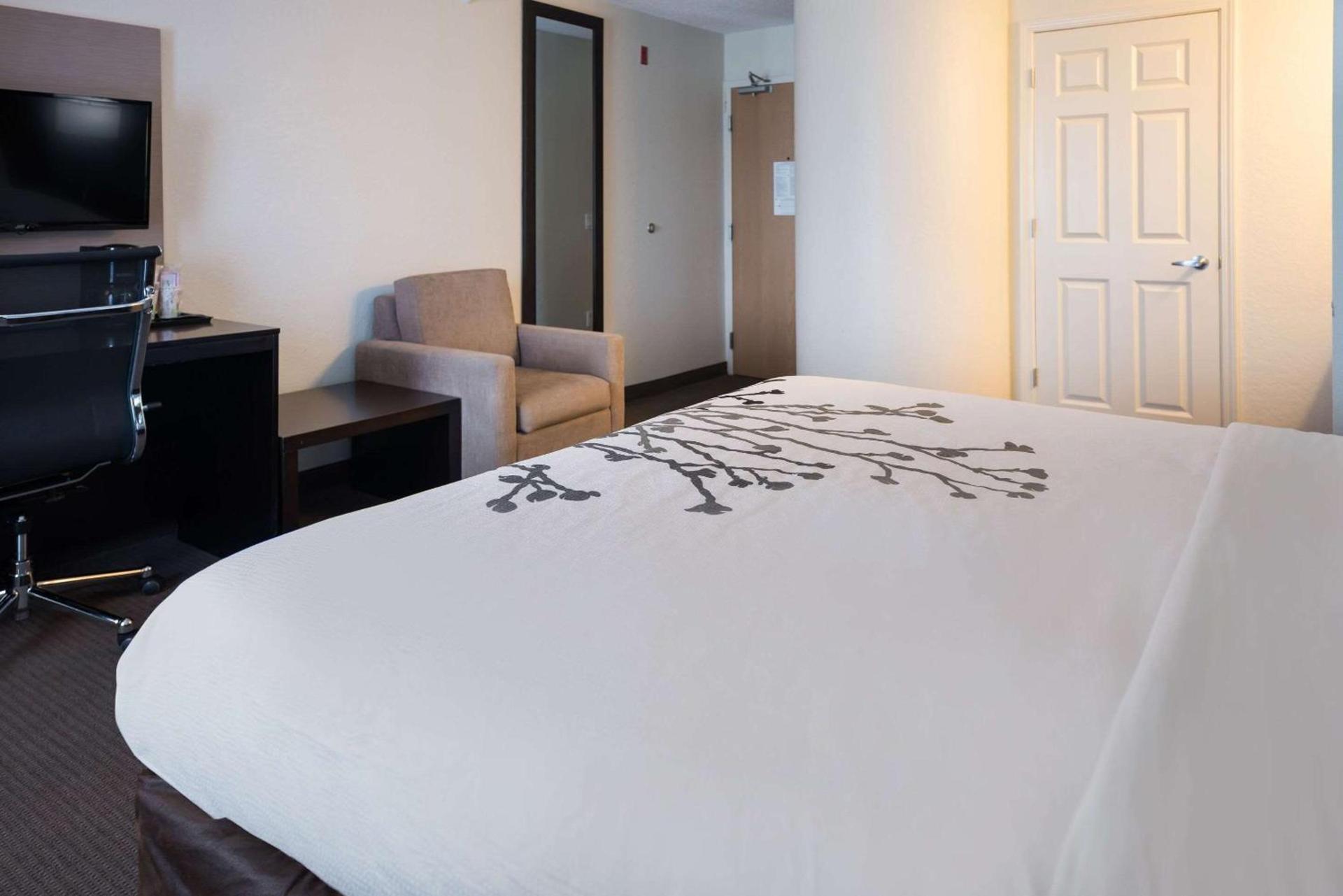 Sleep Inn & Suites Port Clinton photo 16