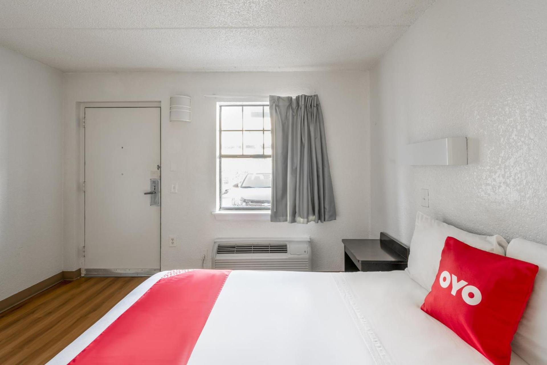 OYO Hotel Houston Katy Freeway photo 22