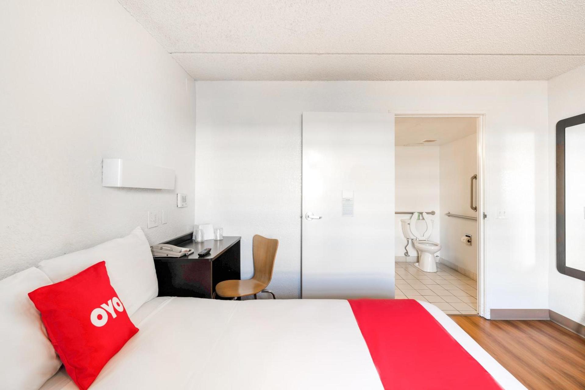 OYO Hotel Houston Katy Freeway photo 38