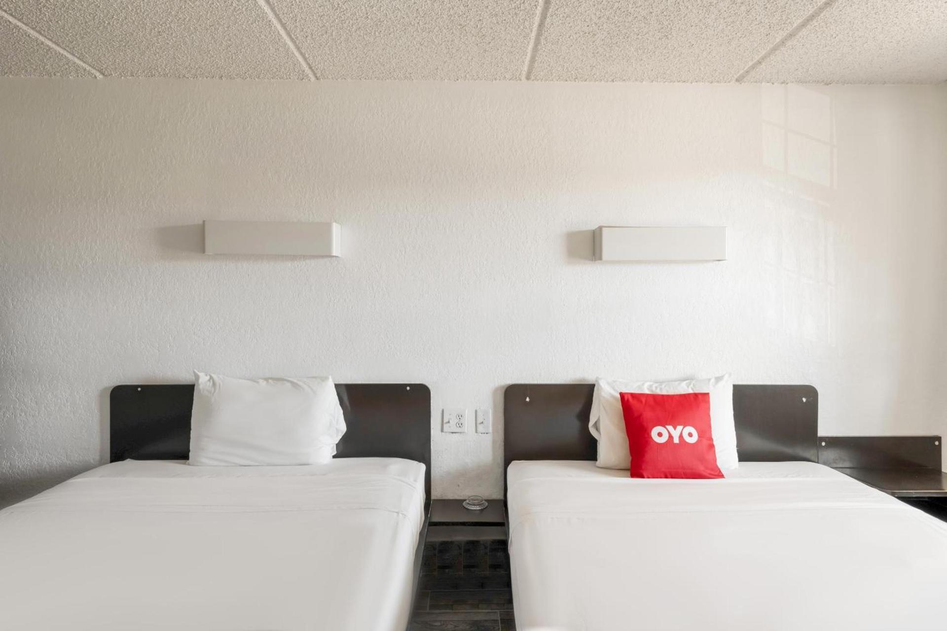 OYO Hotel Houston Katy Freeway photo 12