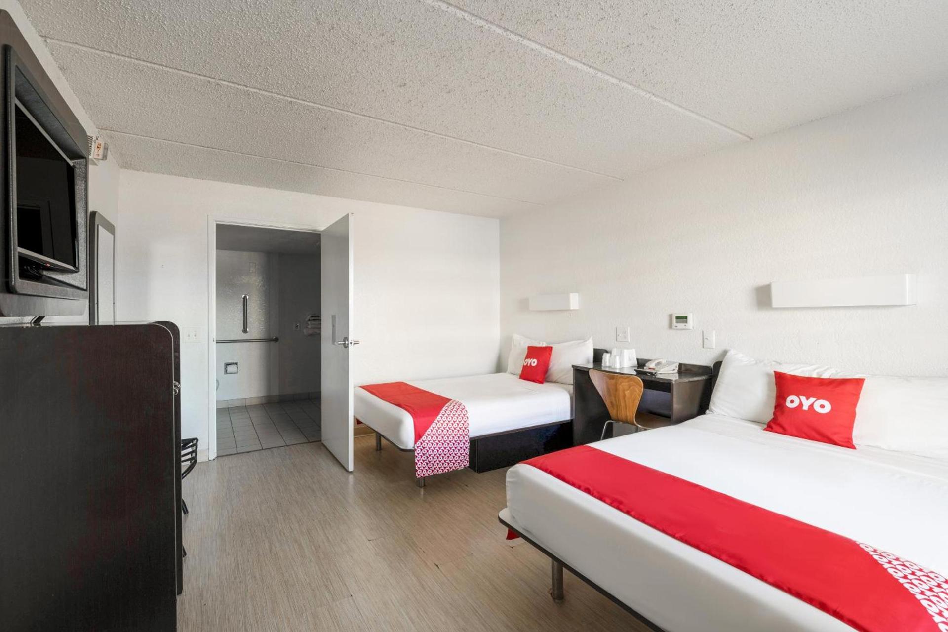 OYO Hotel Houston Katy Freeway photo 25