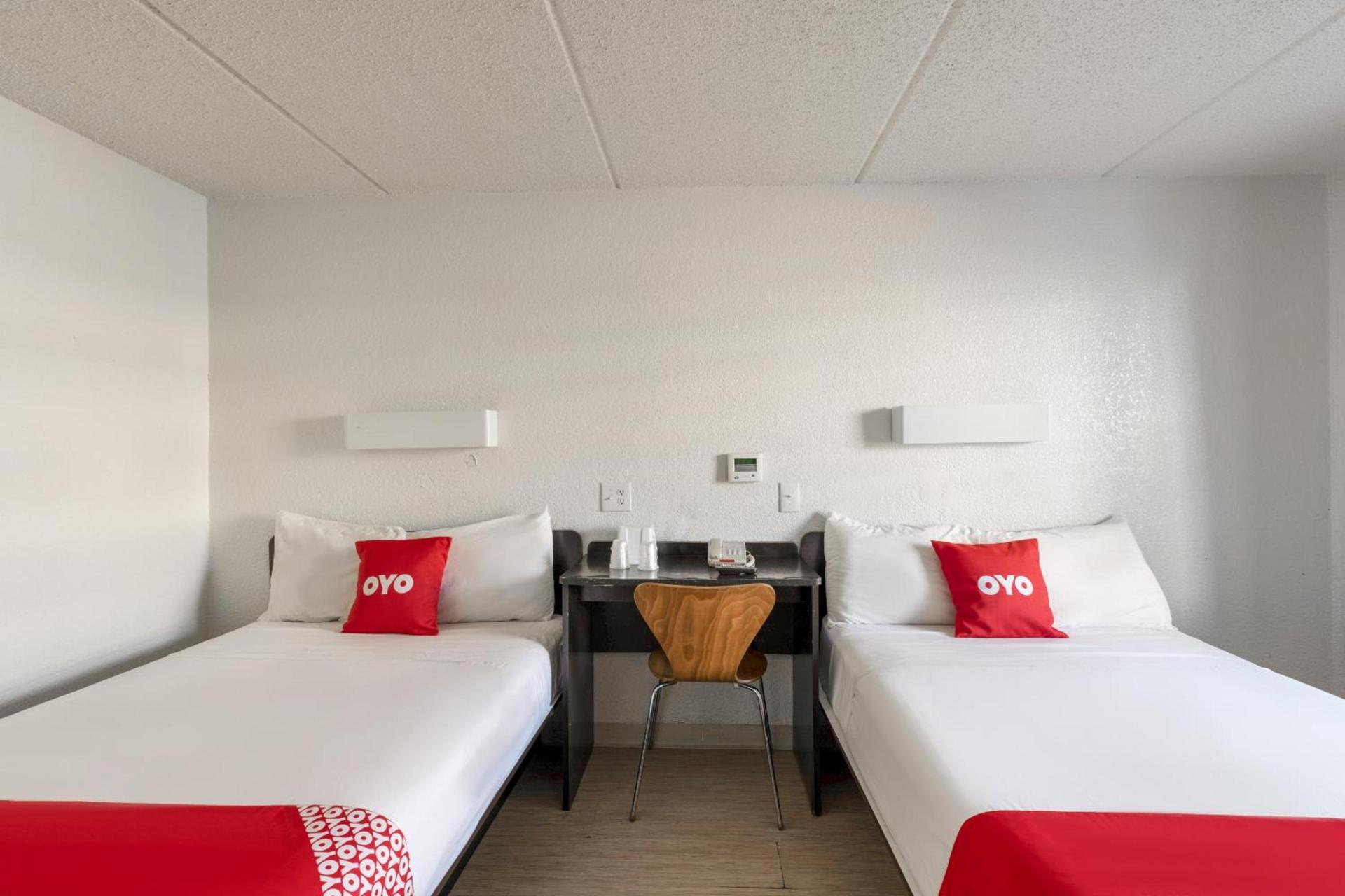 OYO Hotel Houston Katy Freeway photo 20