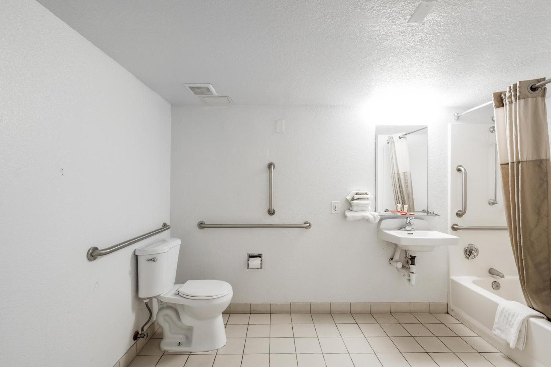 OYO Hotel Houston Katy Freeway photo 14
