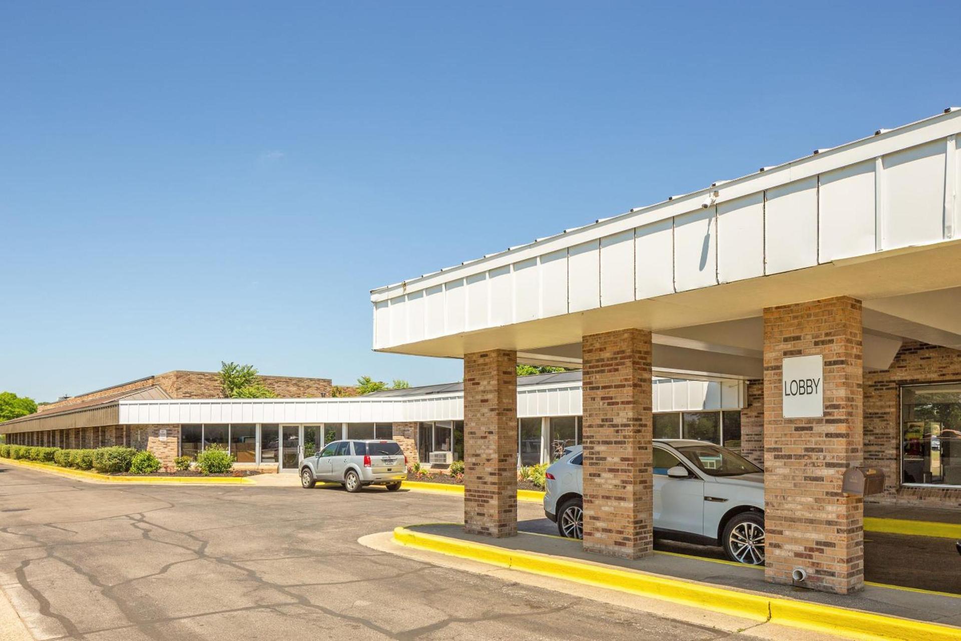 OYO Hotel Mona Lake Muskegon photo 47